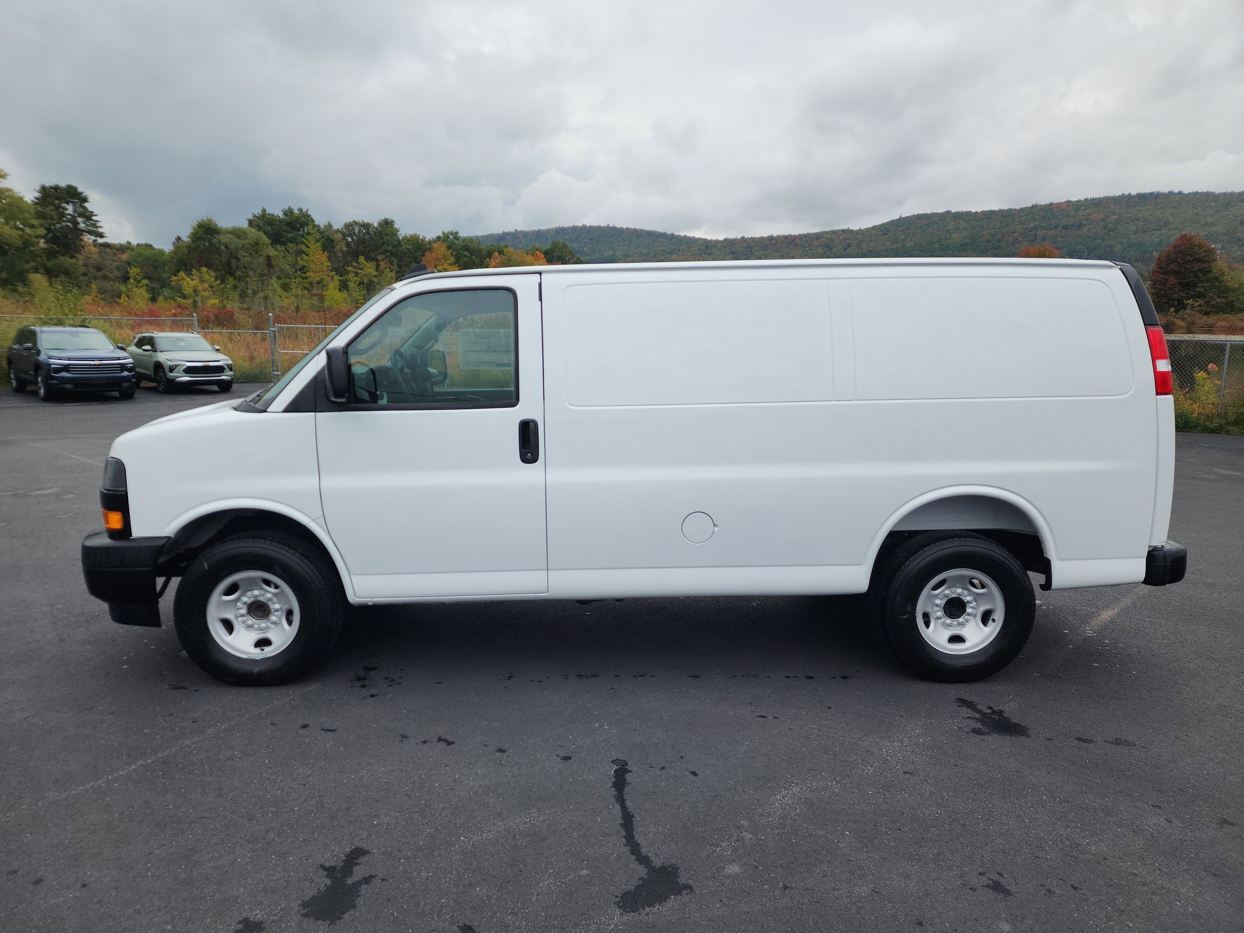 2025 GMC Savana Cargo 3500 Work Van