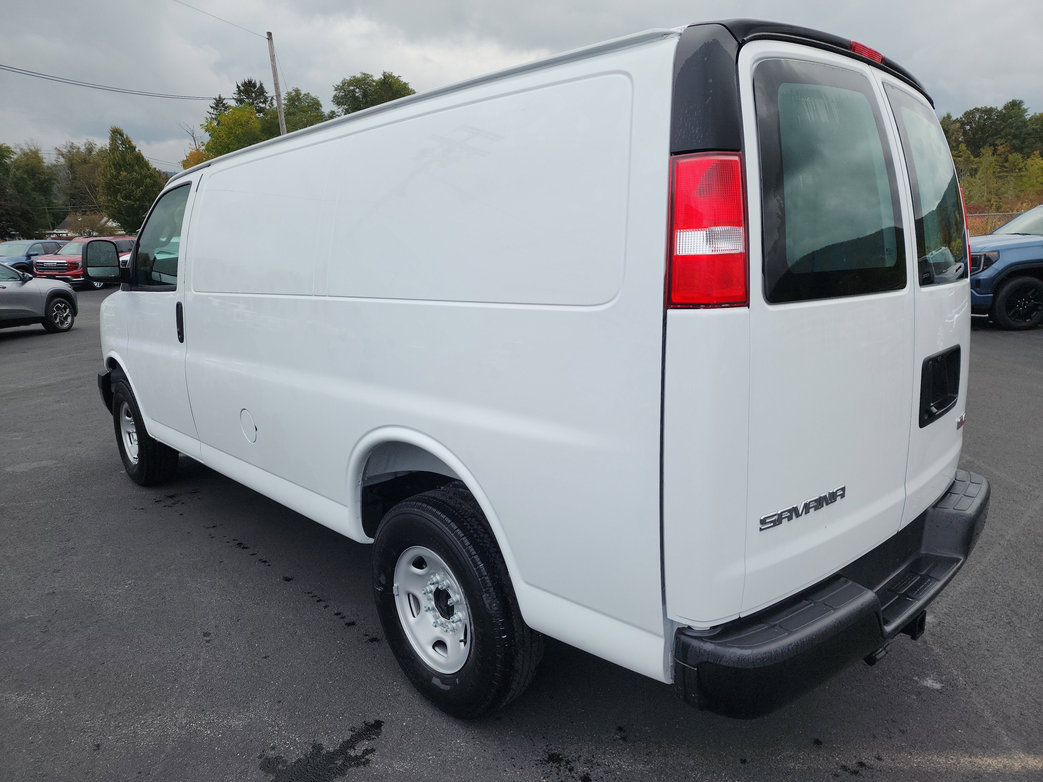 2025 GMC Savana Cargo 3500 Work Van