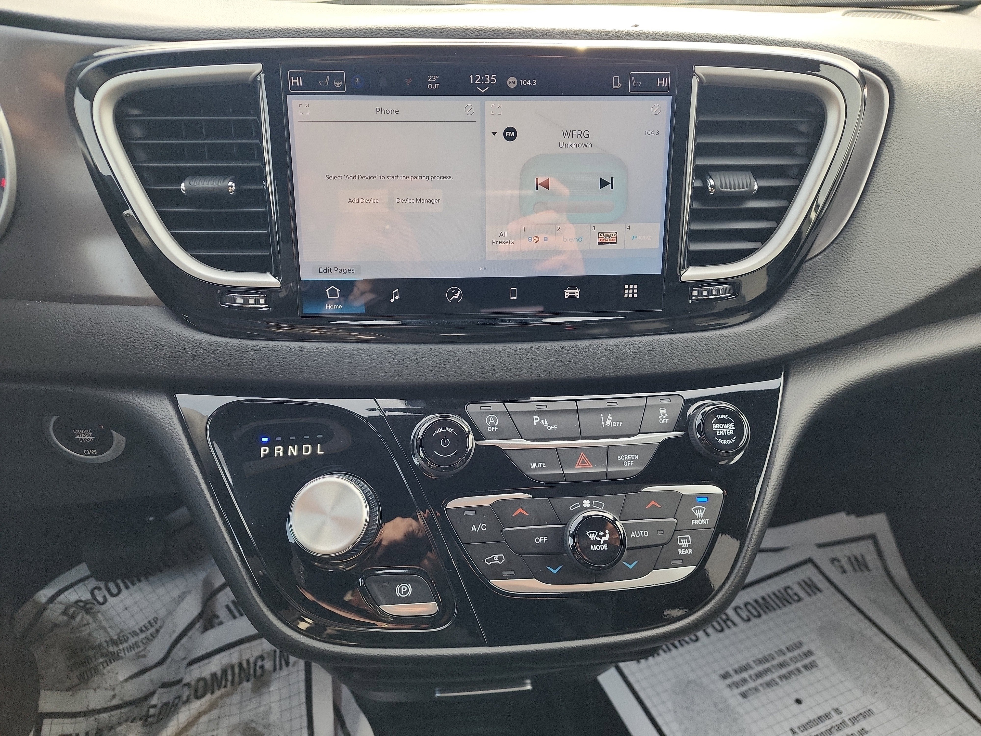 2025 Chrysler Voyager LX