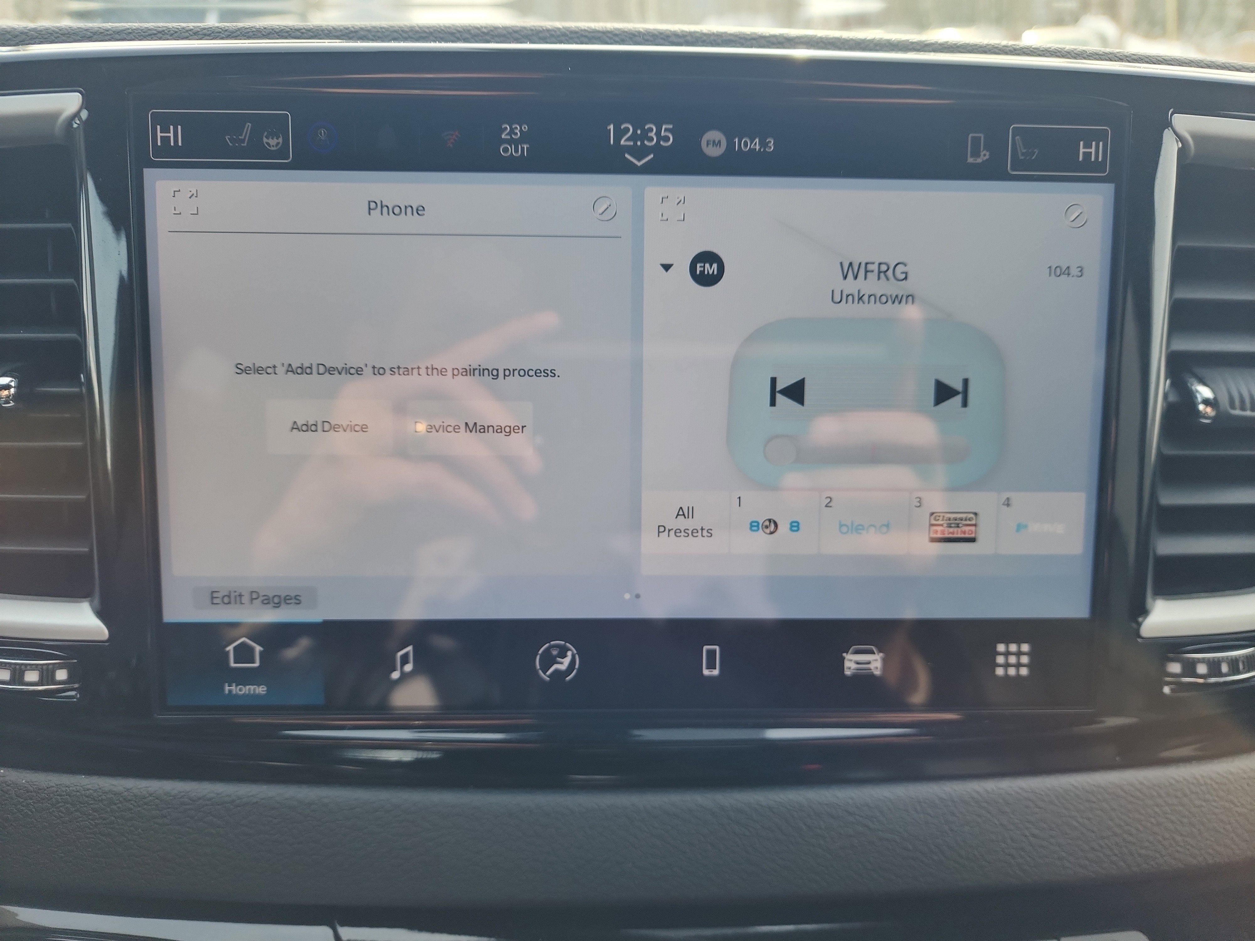 2025 Chrysler Voyager LX