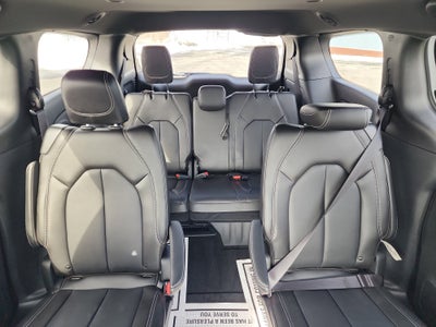 2025 Chrysler Voyager LX