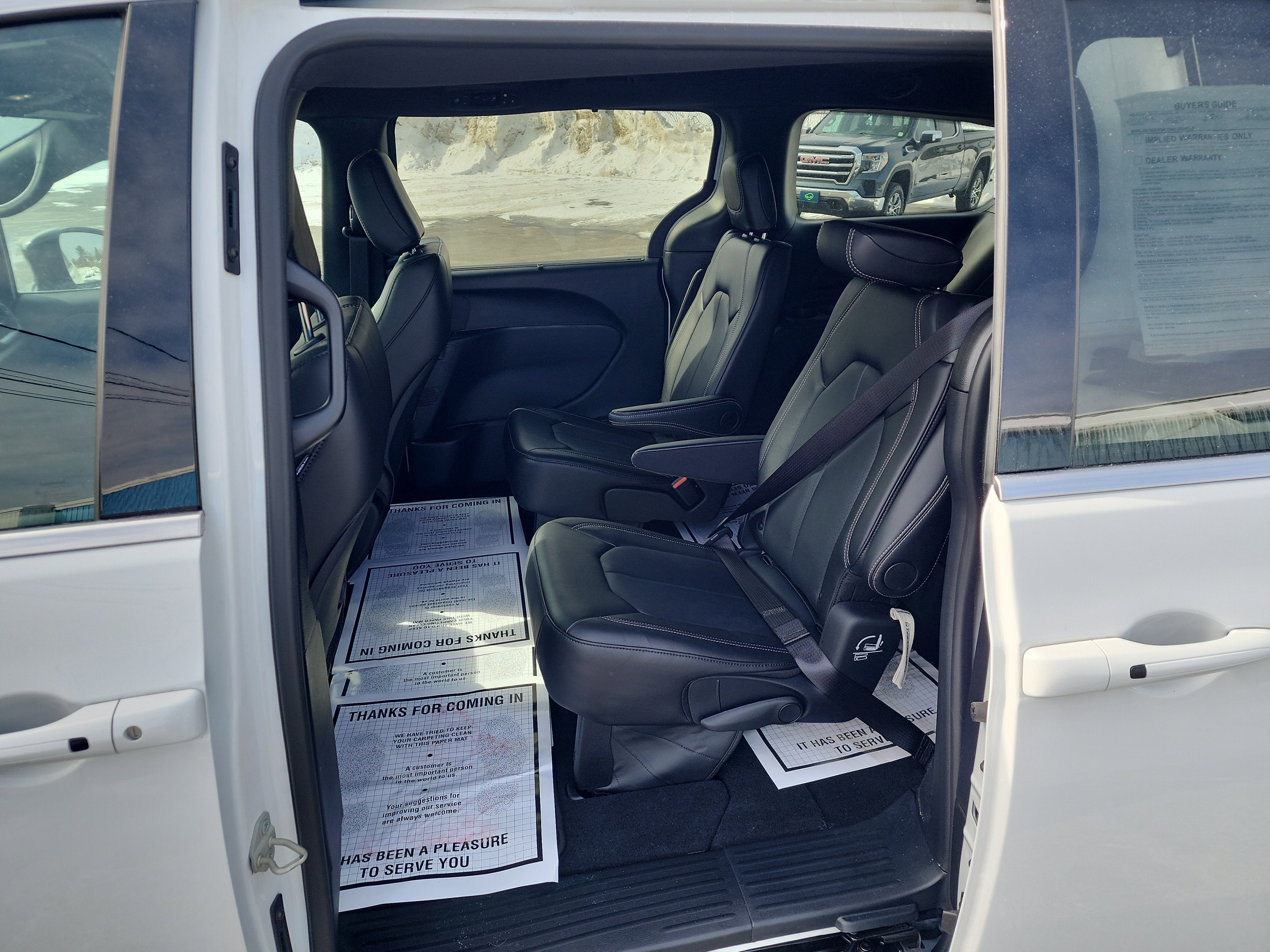 2025 Chrysler Voyager LX