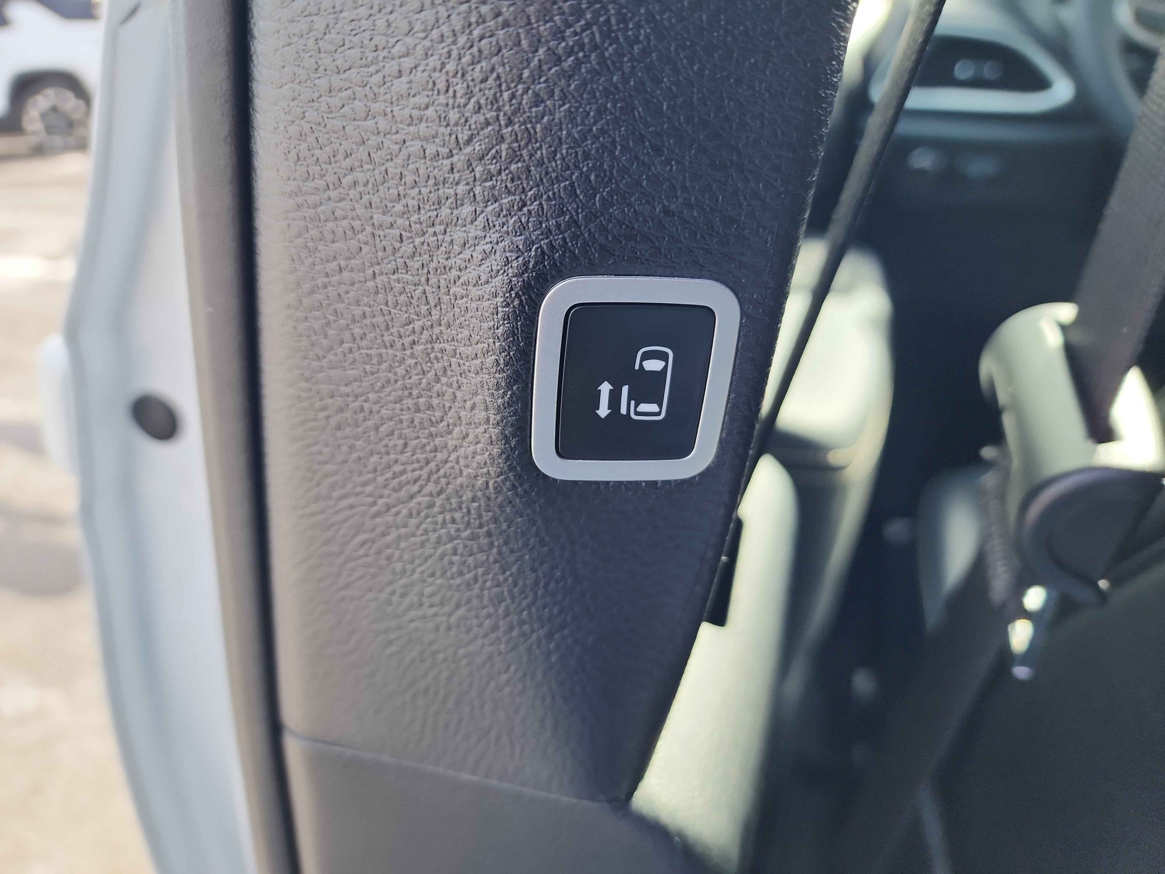 2025 Chrysler Voyager LX