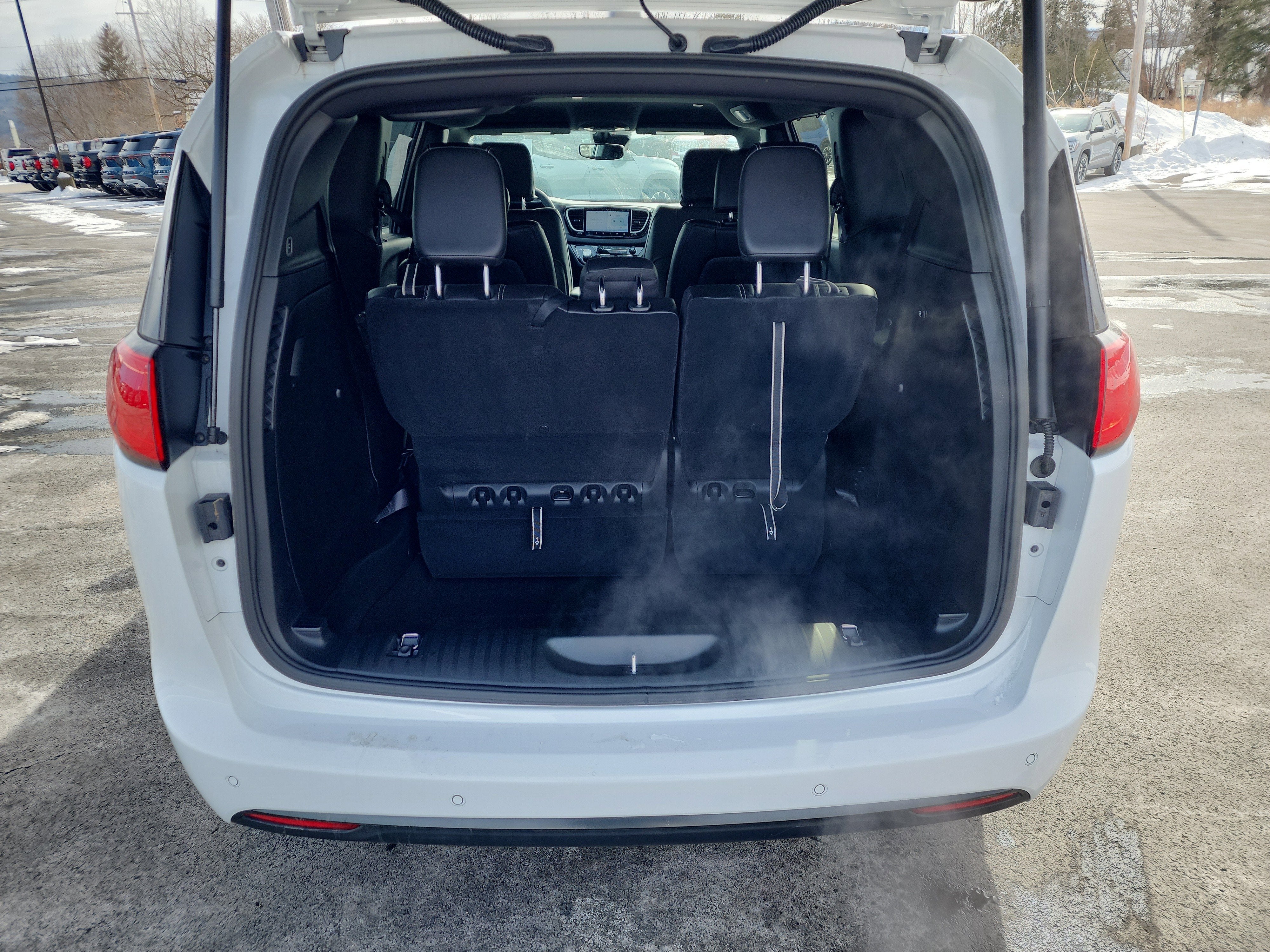 2025 Chrysler Voyager LX