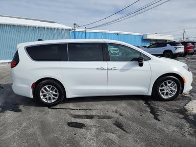 2025 Chrysler Voyager LX
