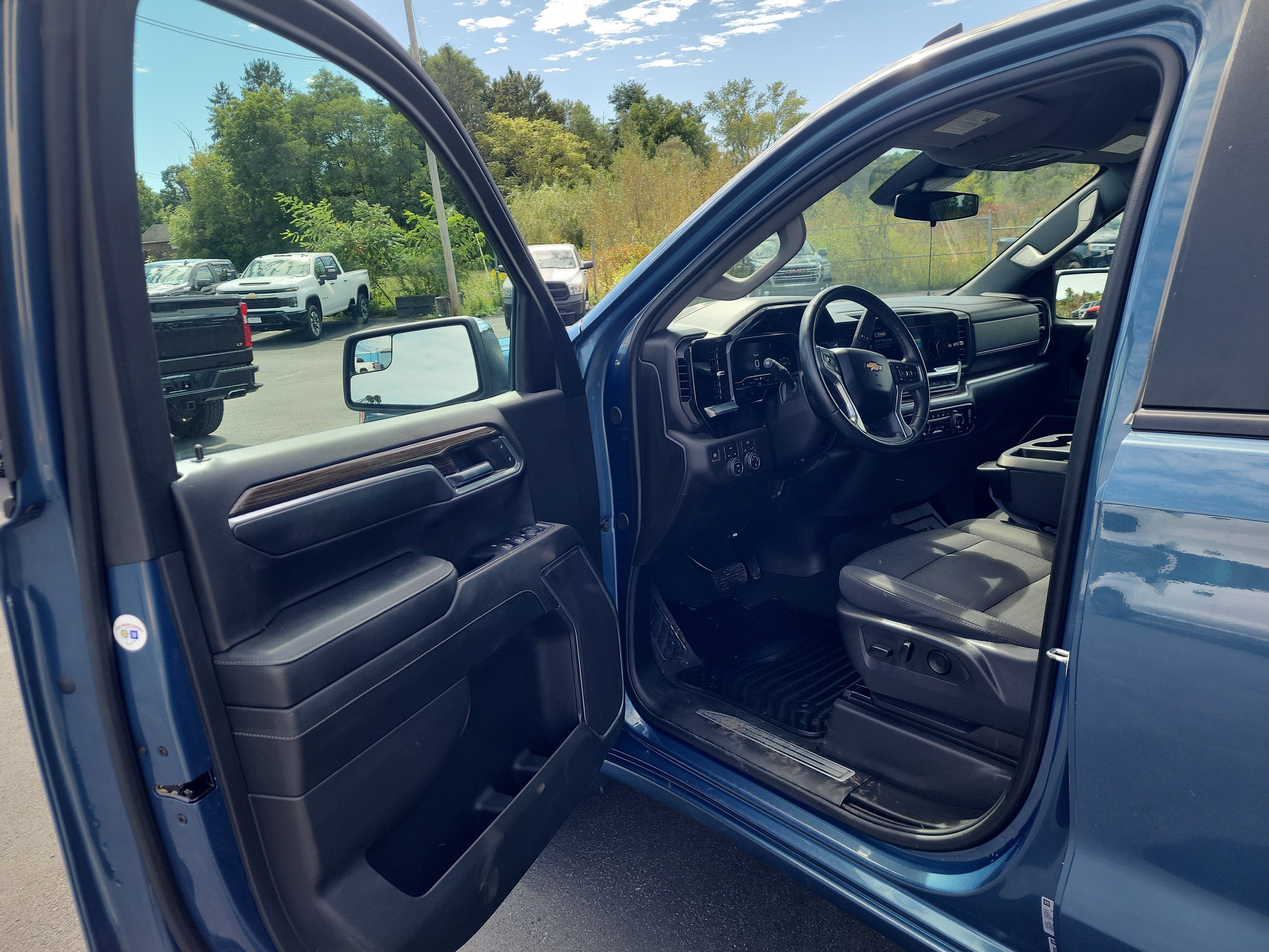 2024 Chevrolet Silverado 1500 LT (2FL)