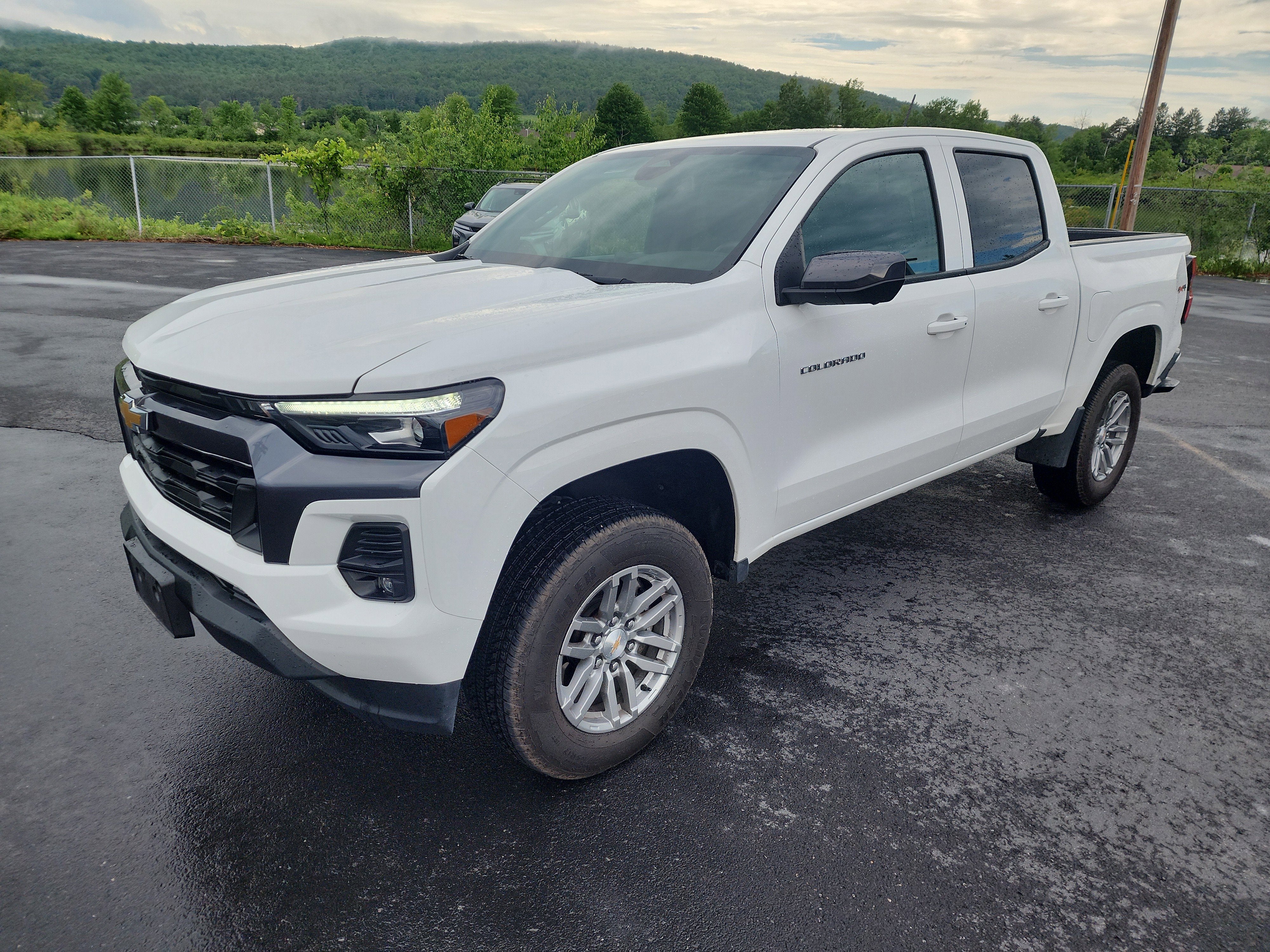 2025 Chevrolet Colorado WT/LT