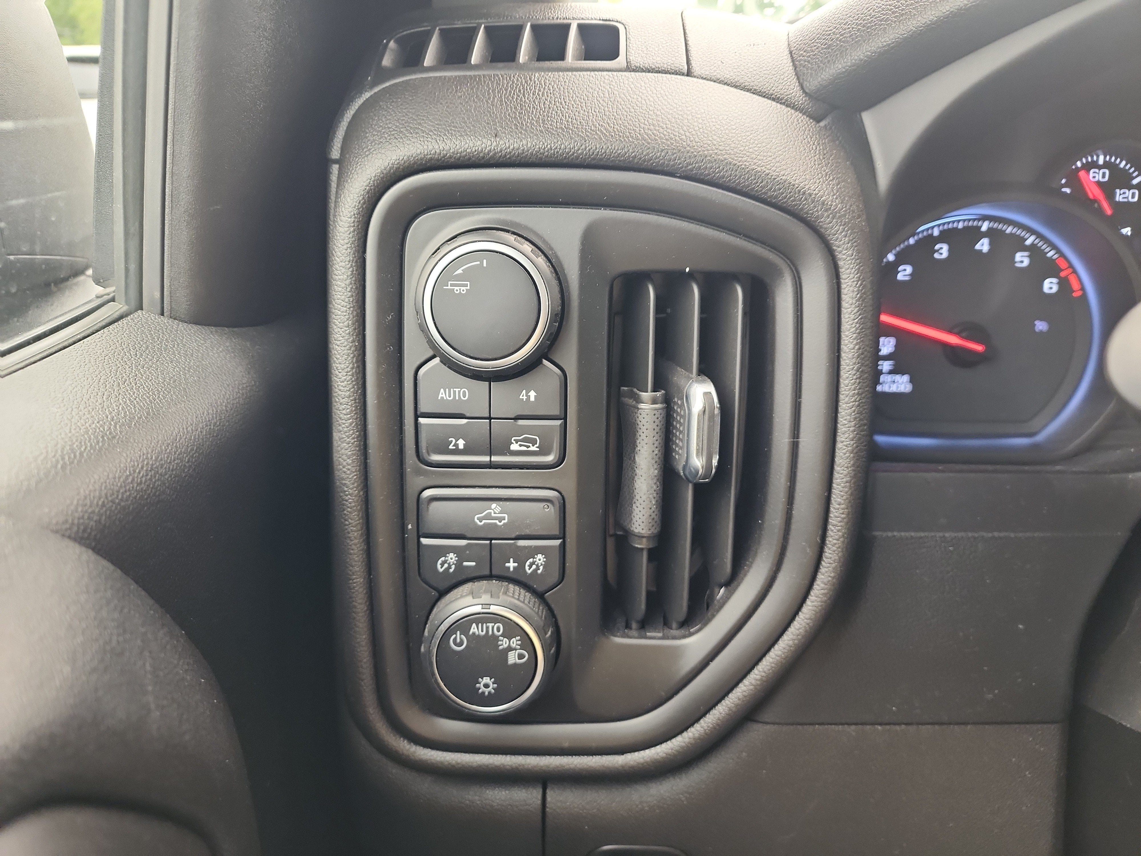 2022 Chevrolet Silverado 1500 Limited Custom - Photo 19