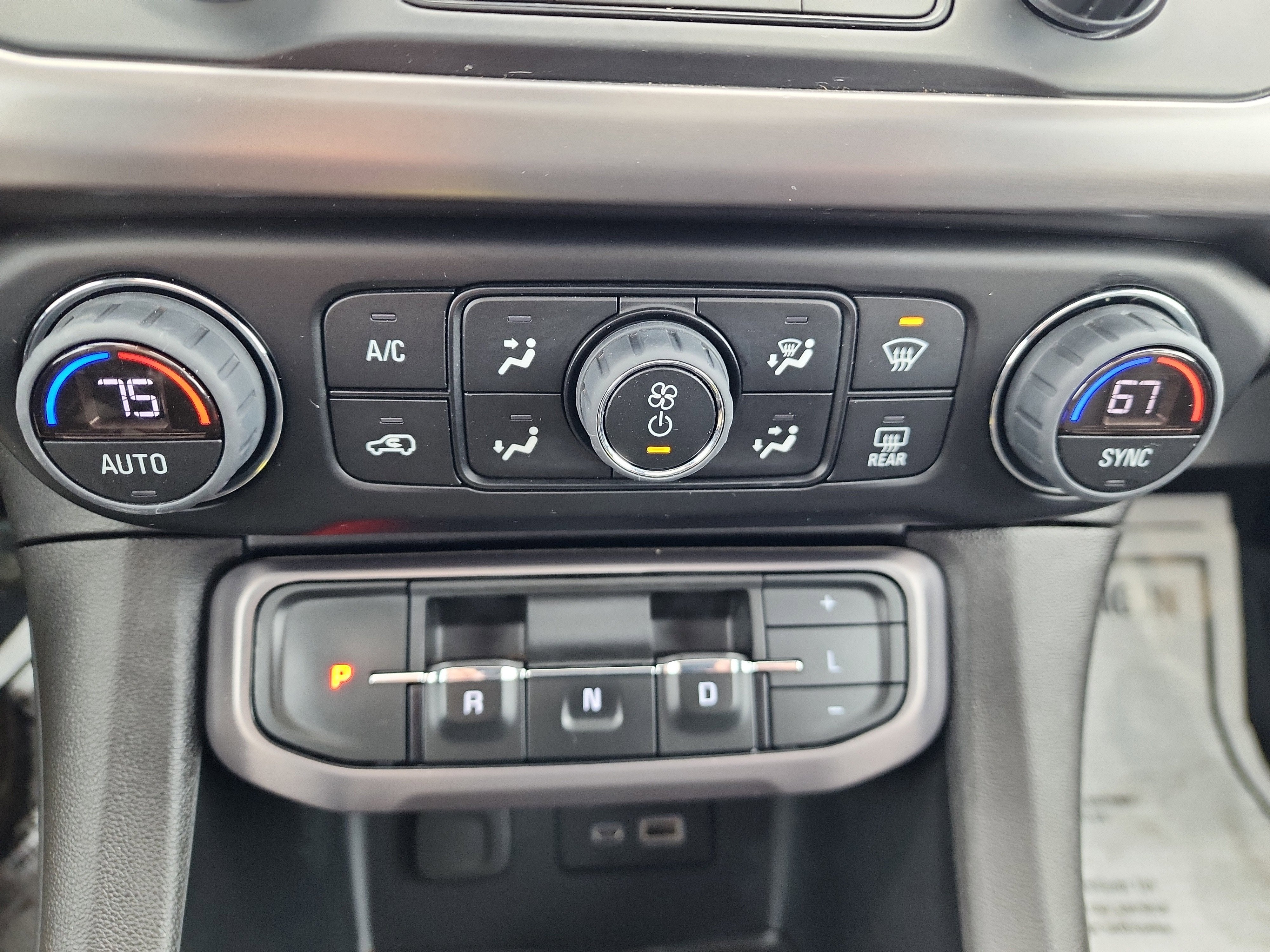 2023 GMC Acadia AT4