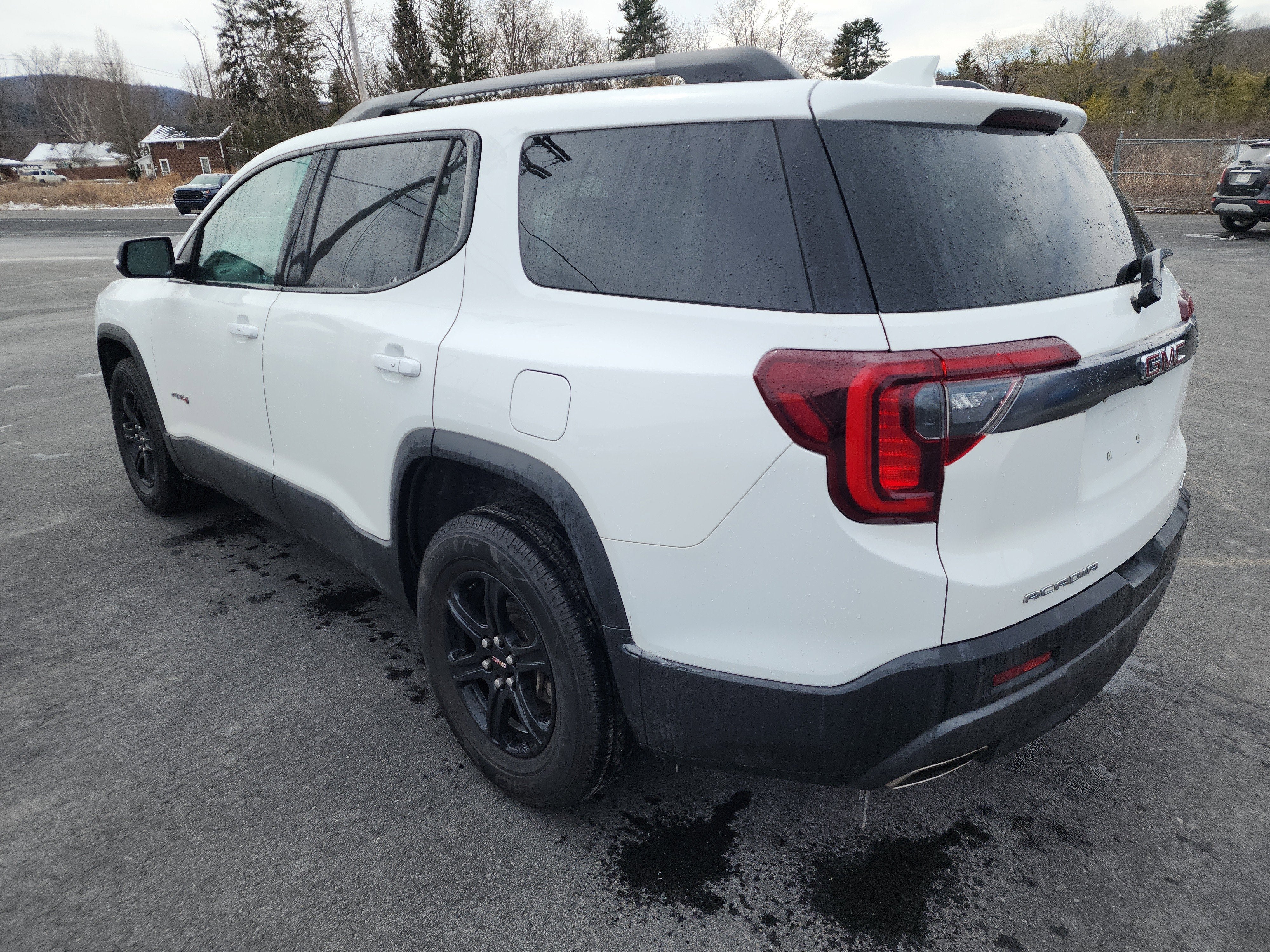2023 GMC Acadia AT4