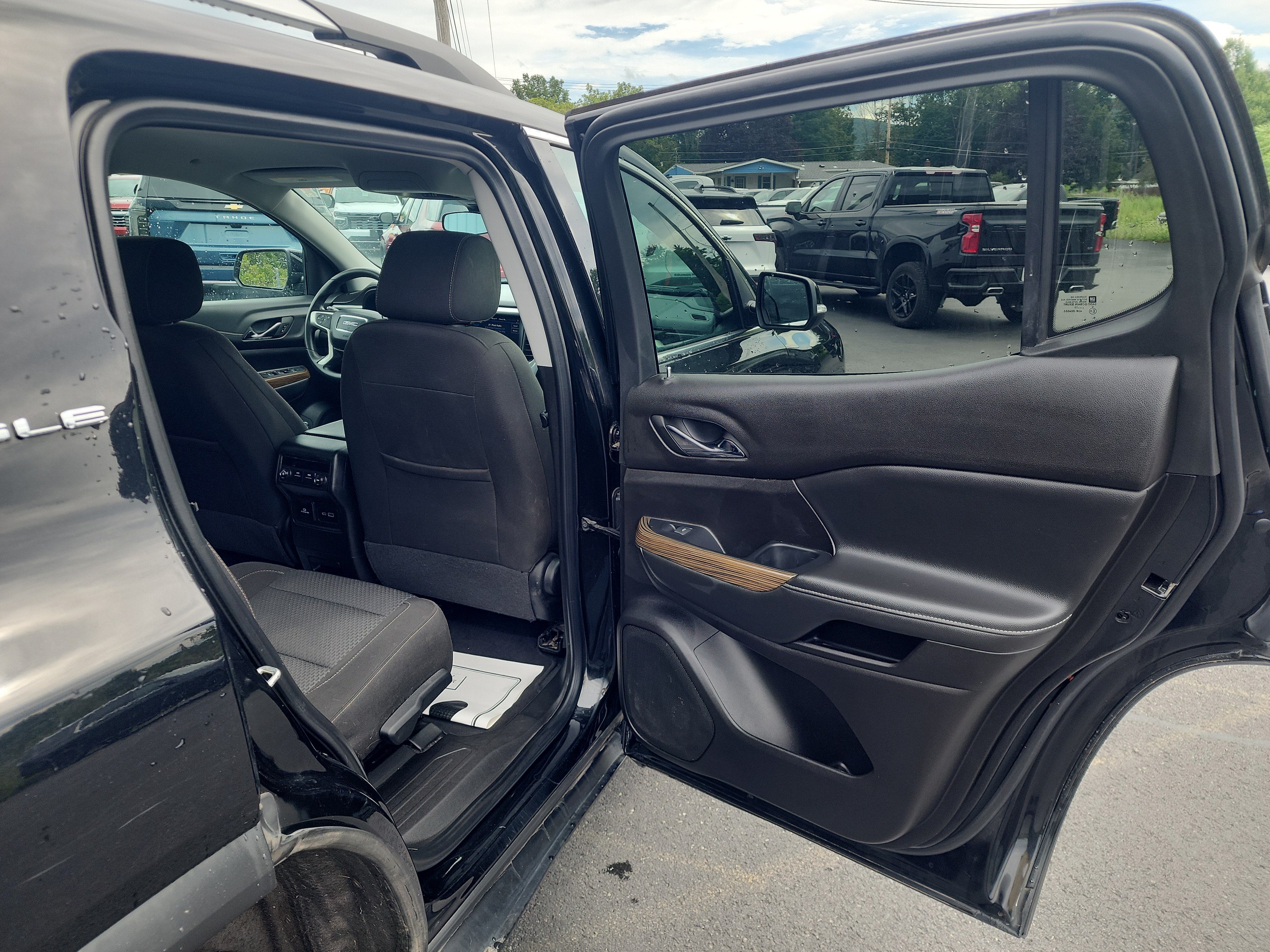 2023 GMC Acadia SLE