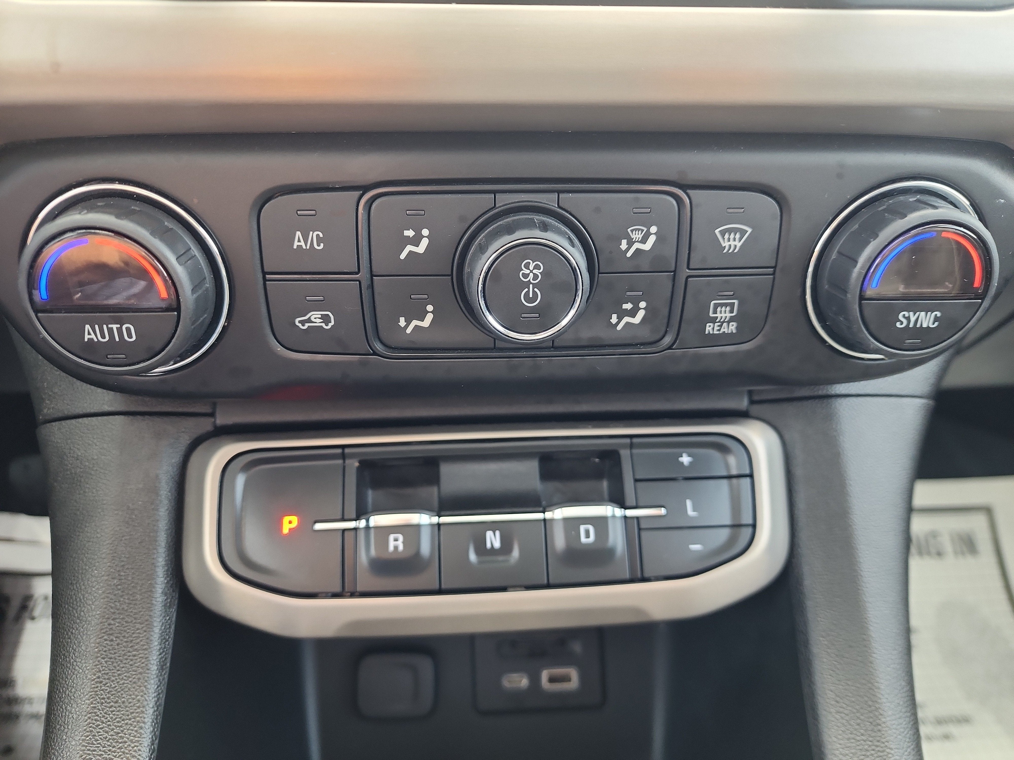 2021 GMC Acadia Denali - Photo 19