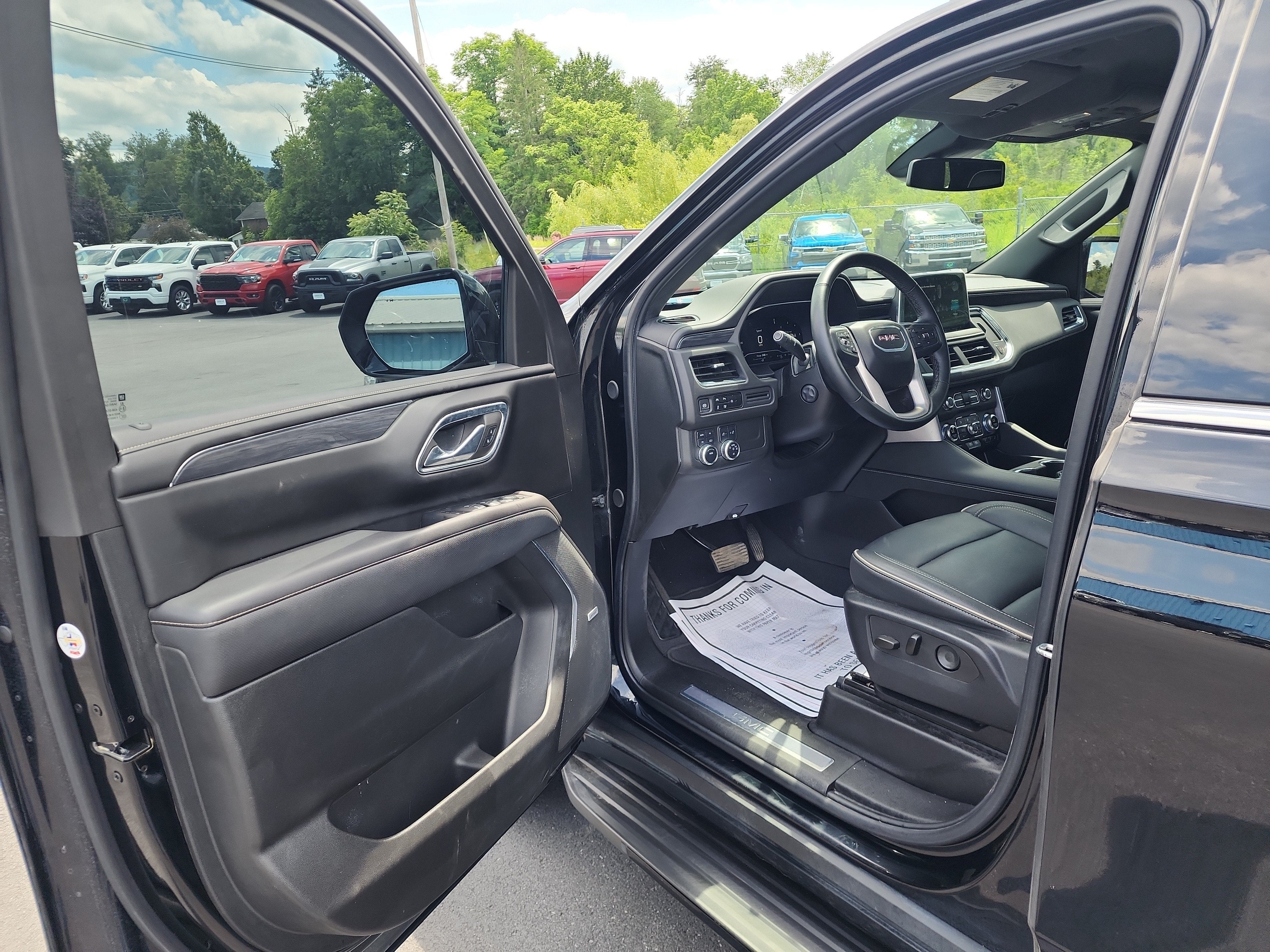 2024 GMC Yukon XL SLT