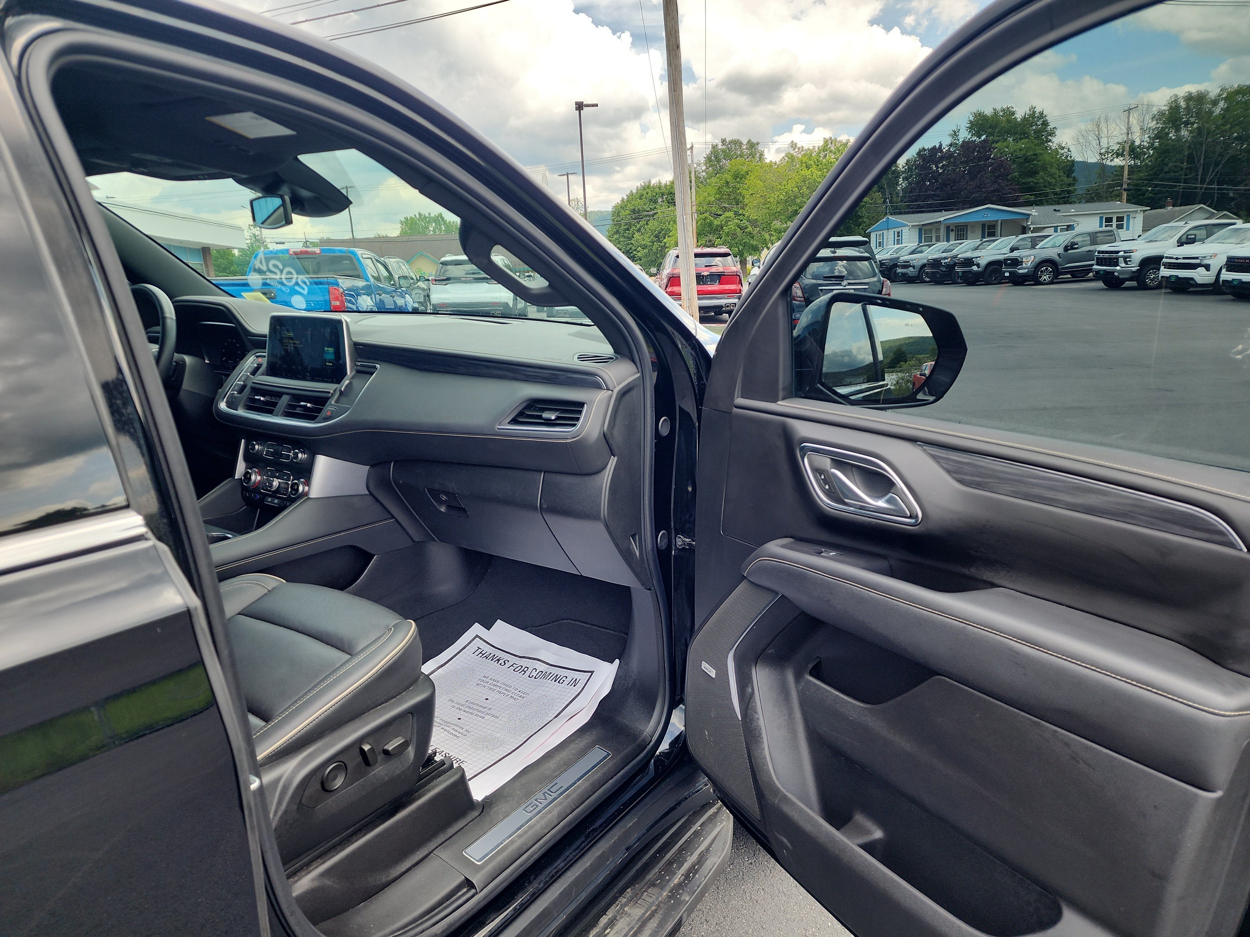 2024 GMC Yukon XL SLT
