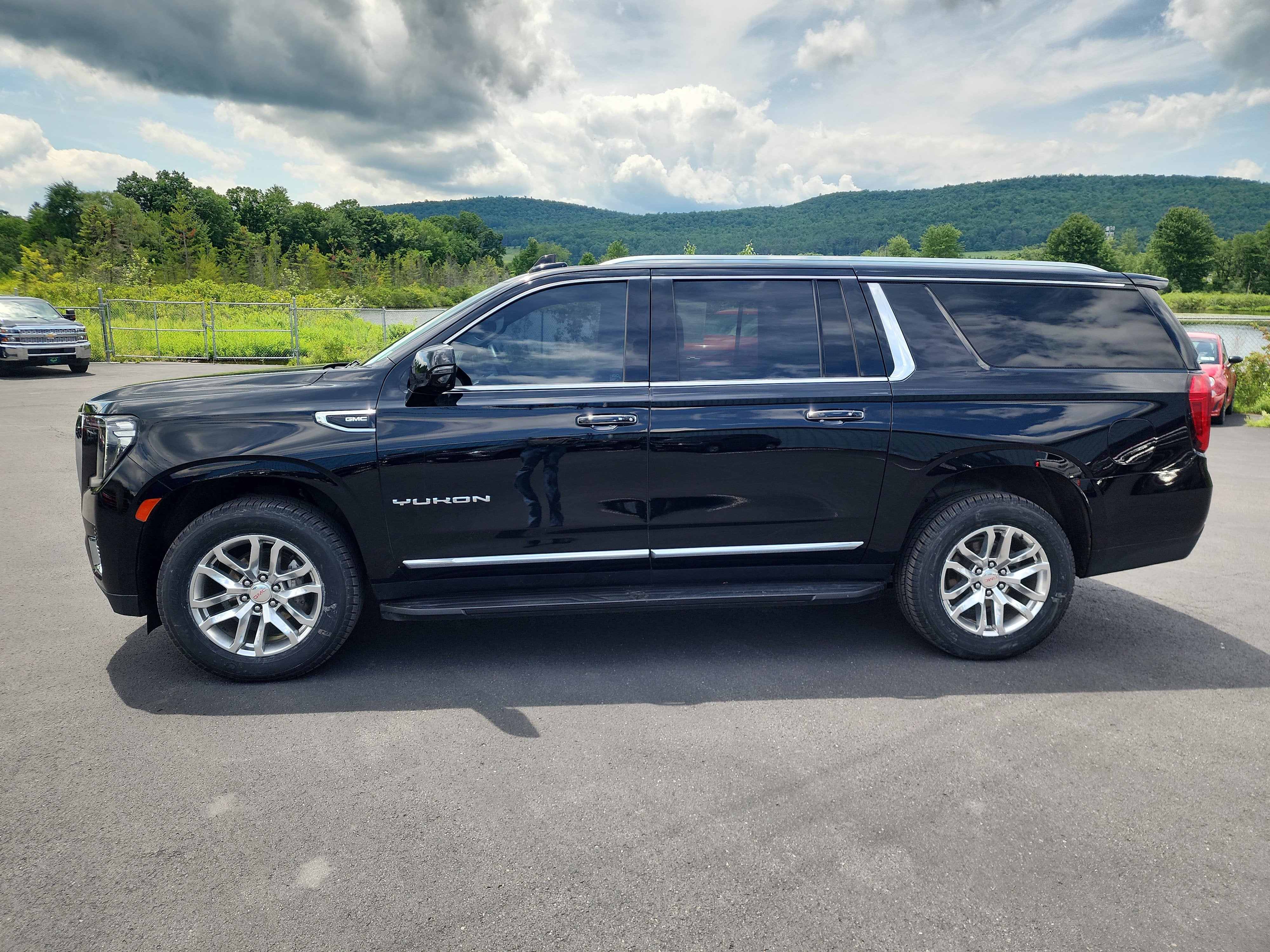 2024 GMC Yukon XL SLT