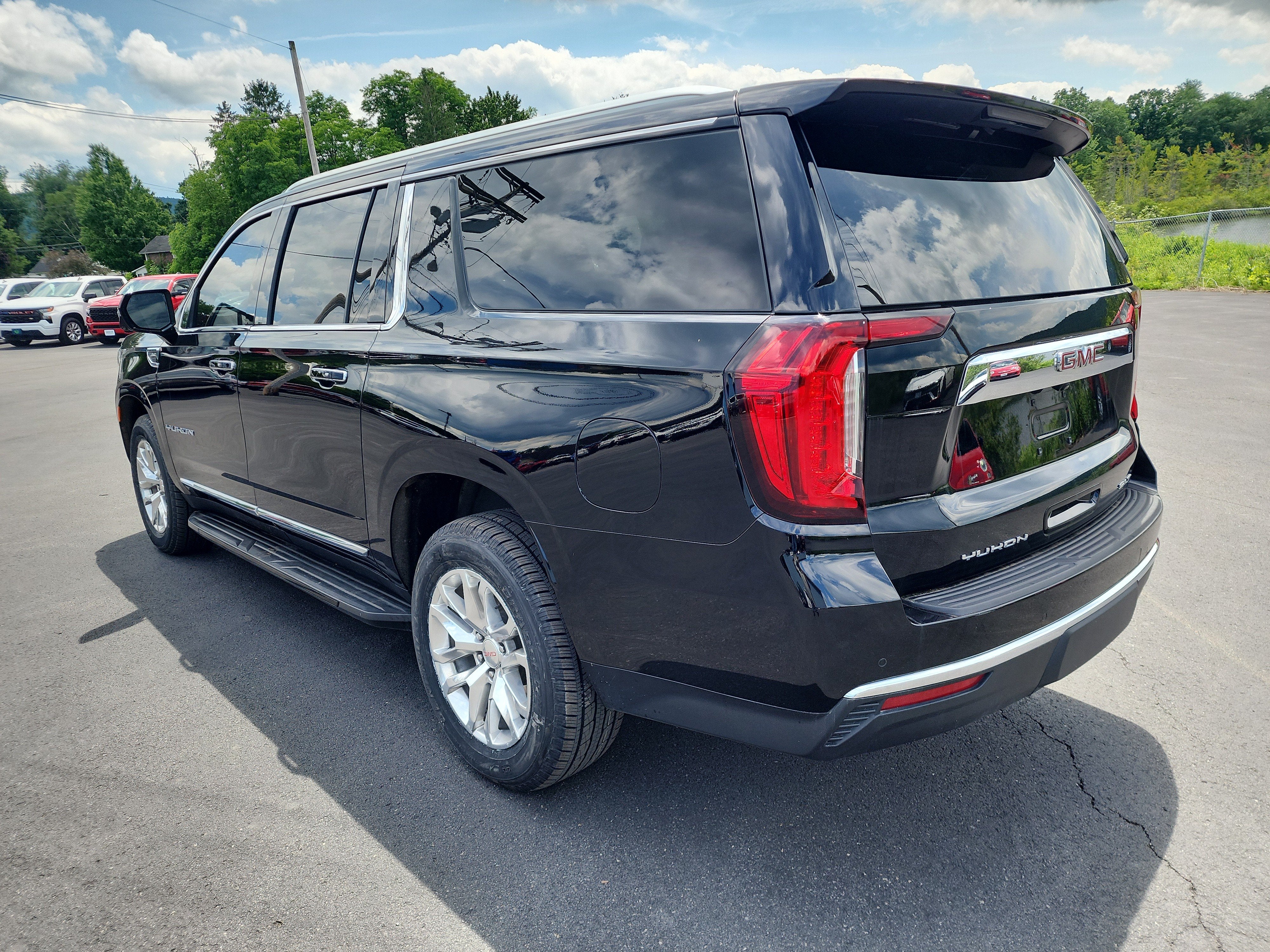 2024 GMC Yukon XL SLT