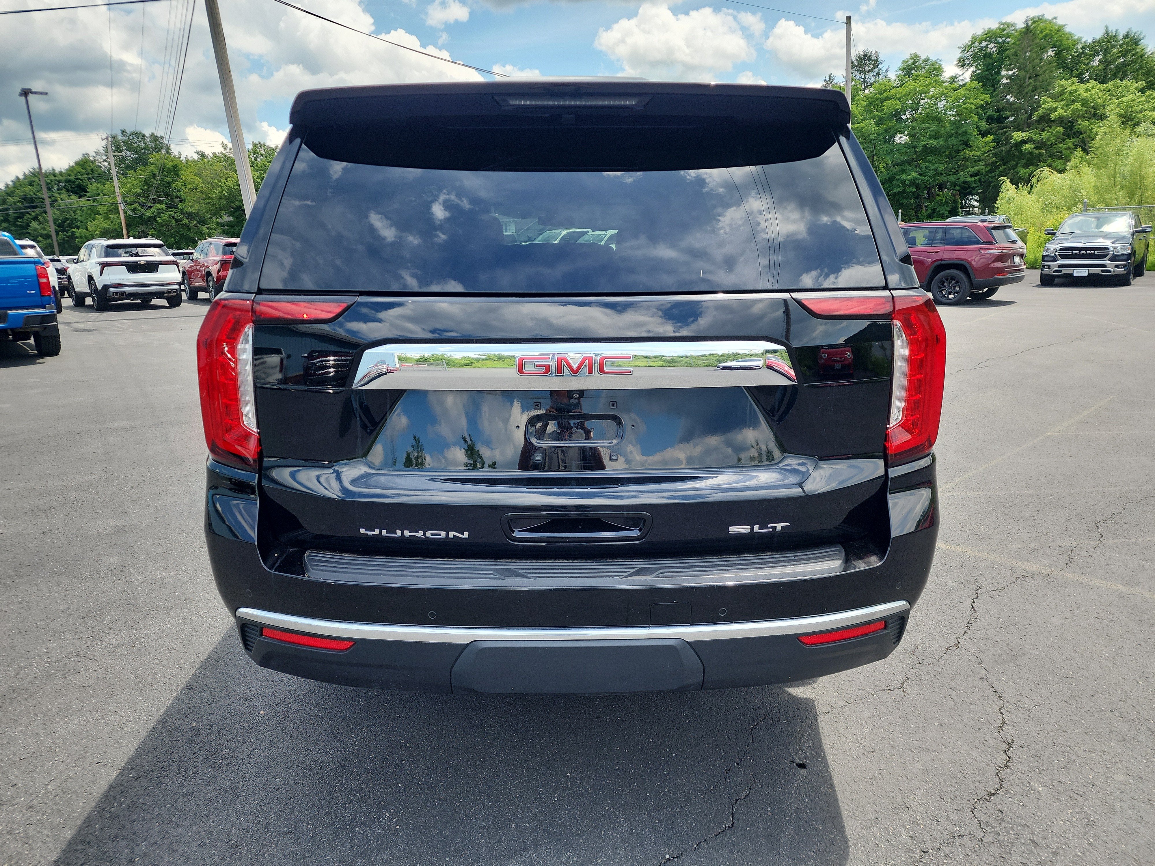 2024 GMC Yukon XL SLT