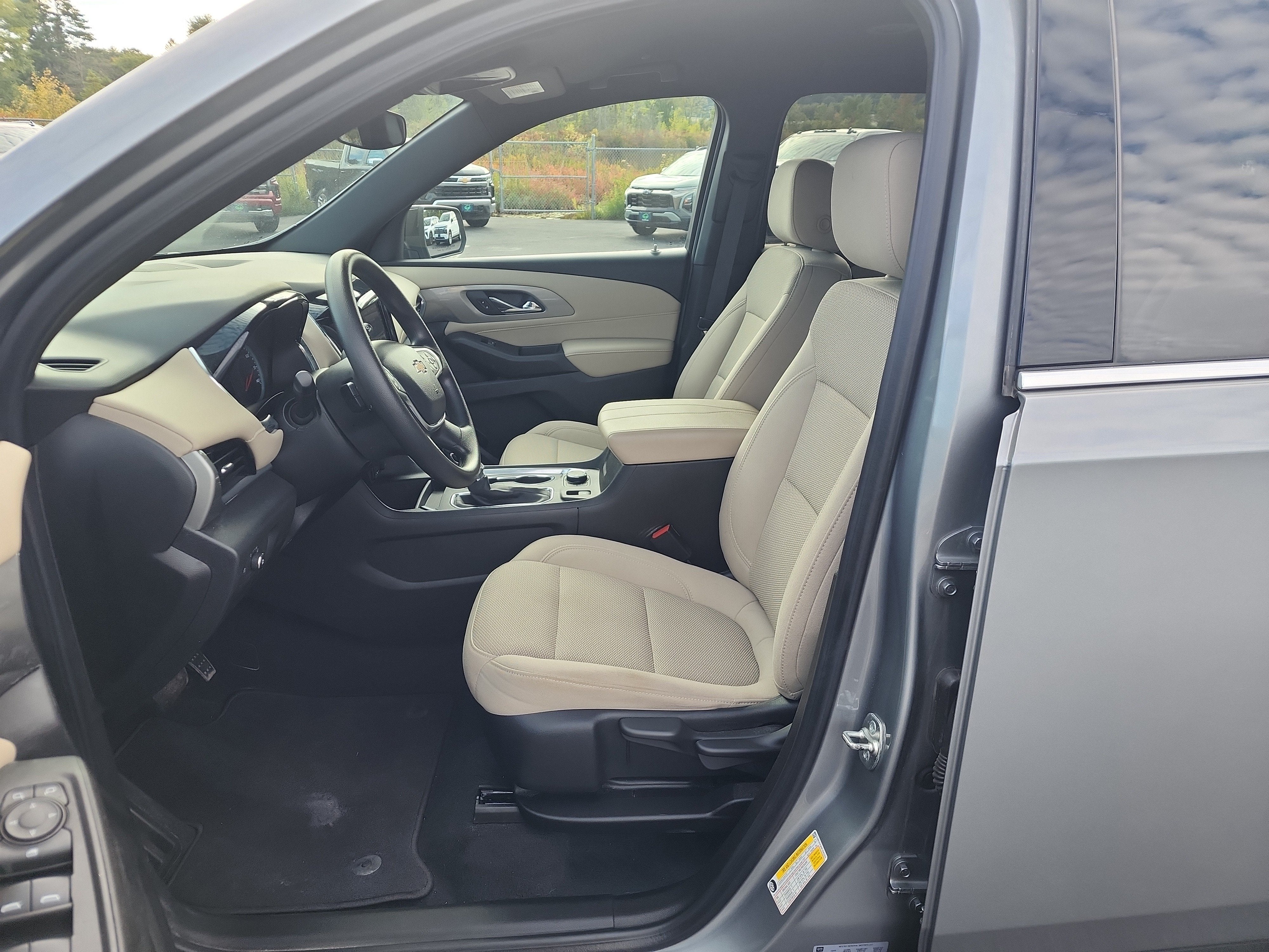 2023 Chevrolet Traverse LS - Photo 11