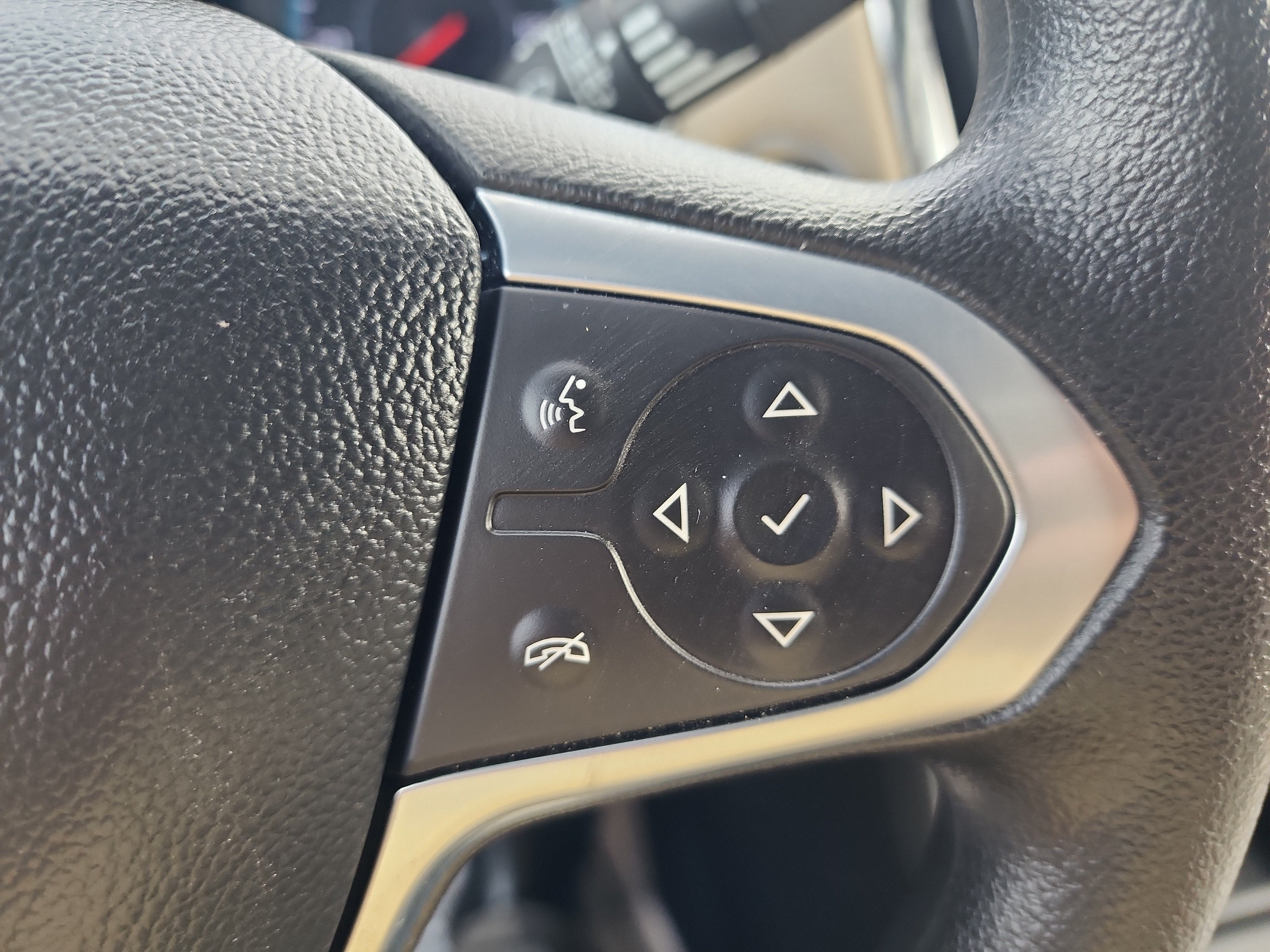 2023 Chevrolet Traverse LS - Photo 17