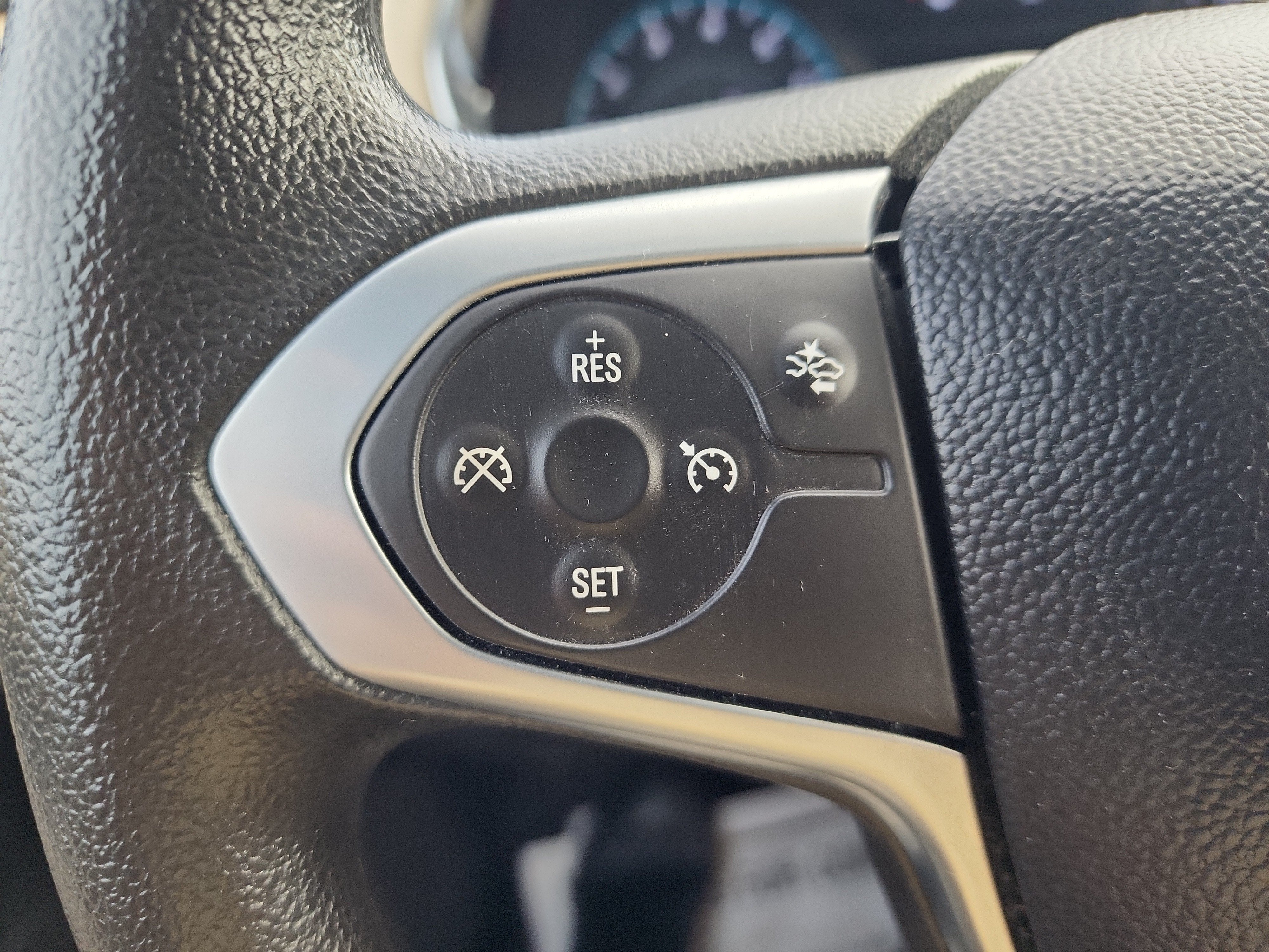 2023 Chevrolet Traverse LS - Photo 18