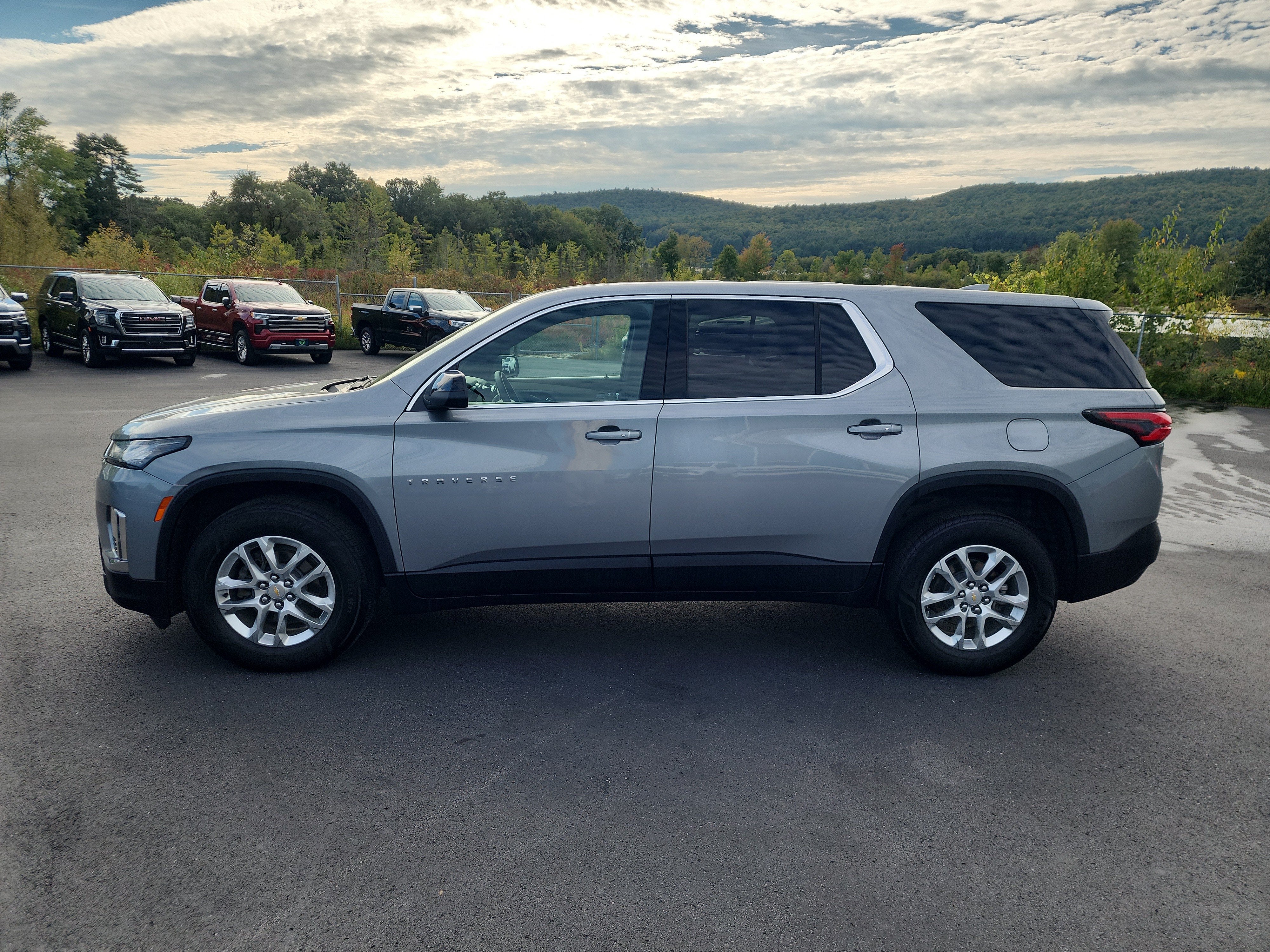 2023 Chevrolet Traverse LS