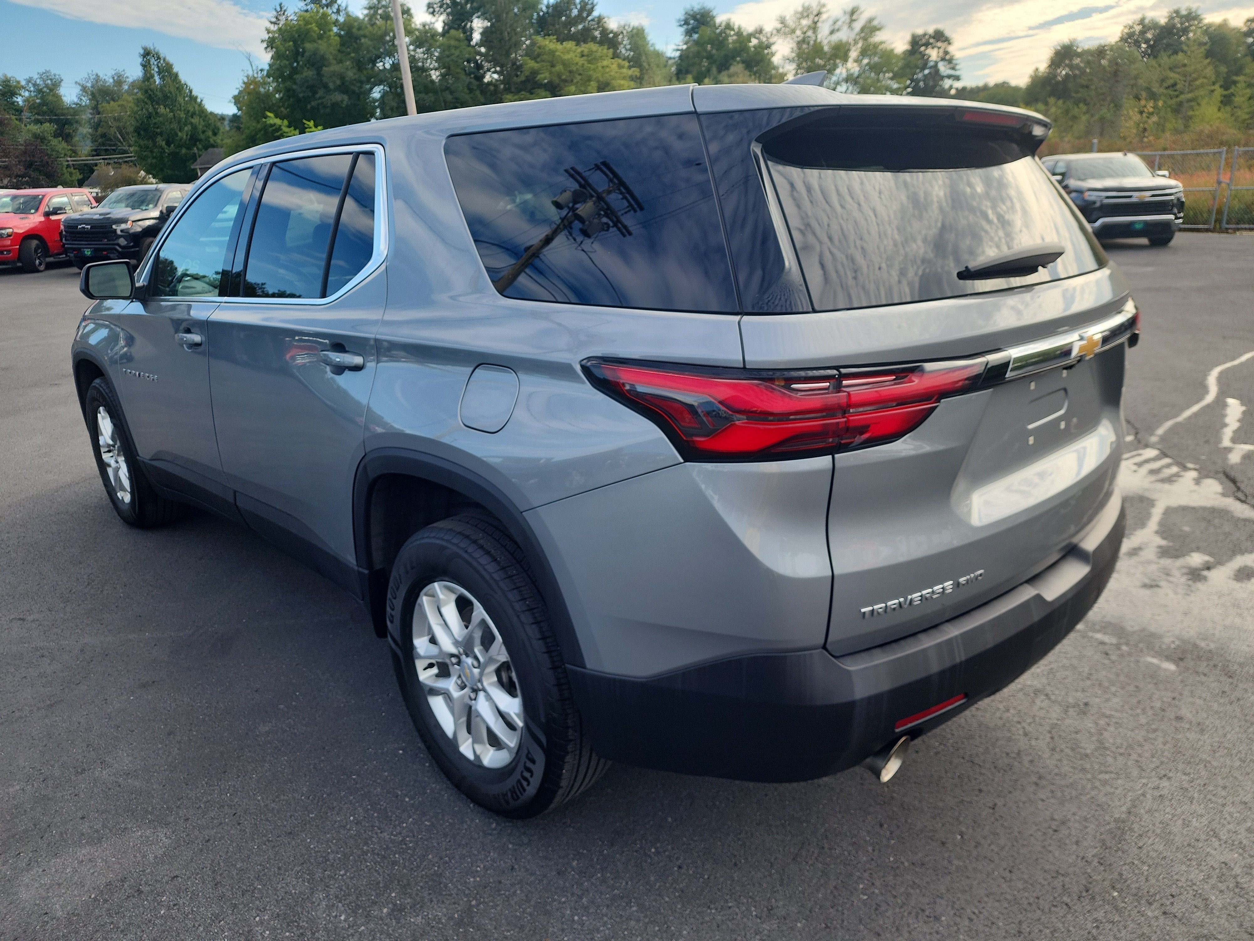 2023 Chevrolet Traverse LS - Photo 6