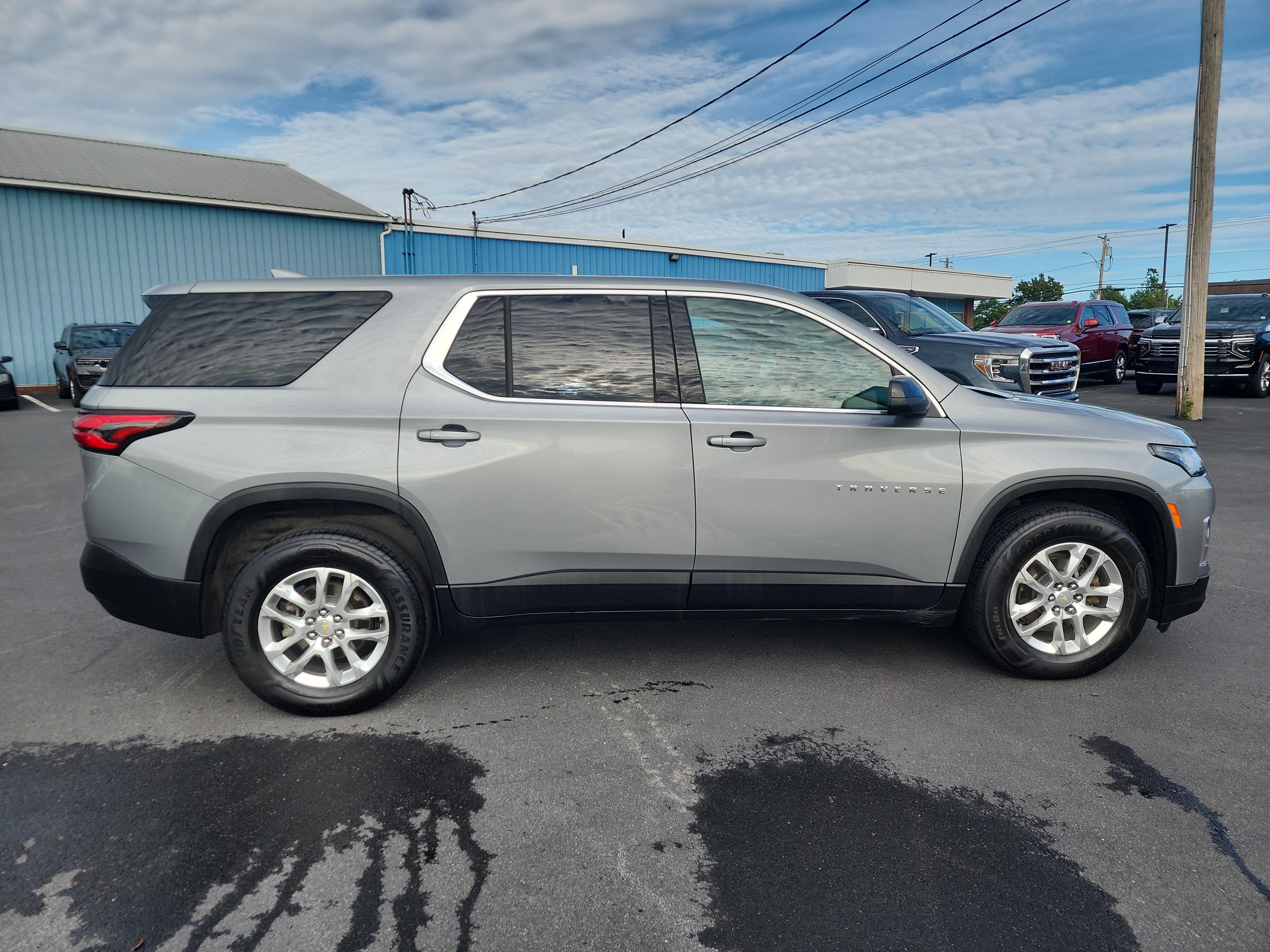 2023 Chevrolet Traverse LS - Photo 9