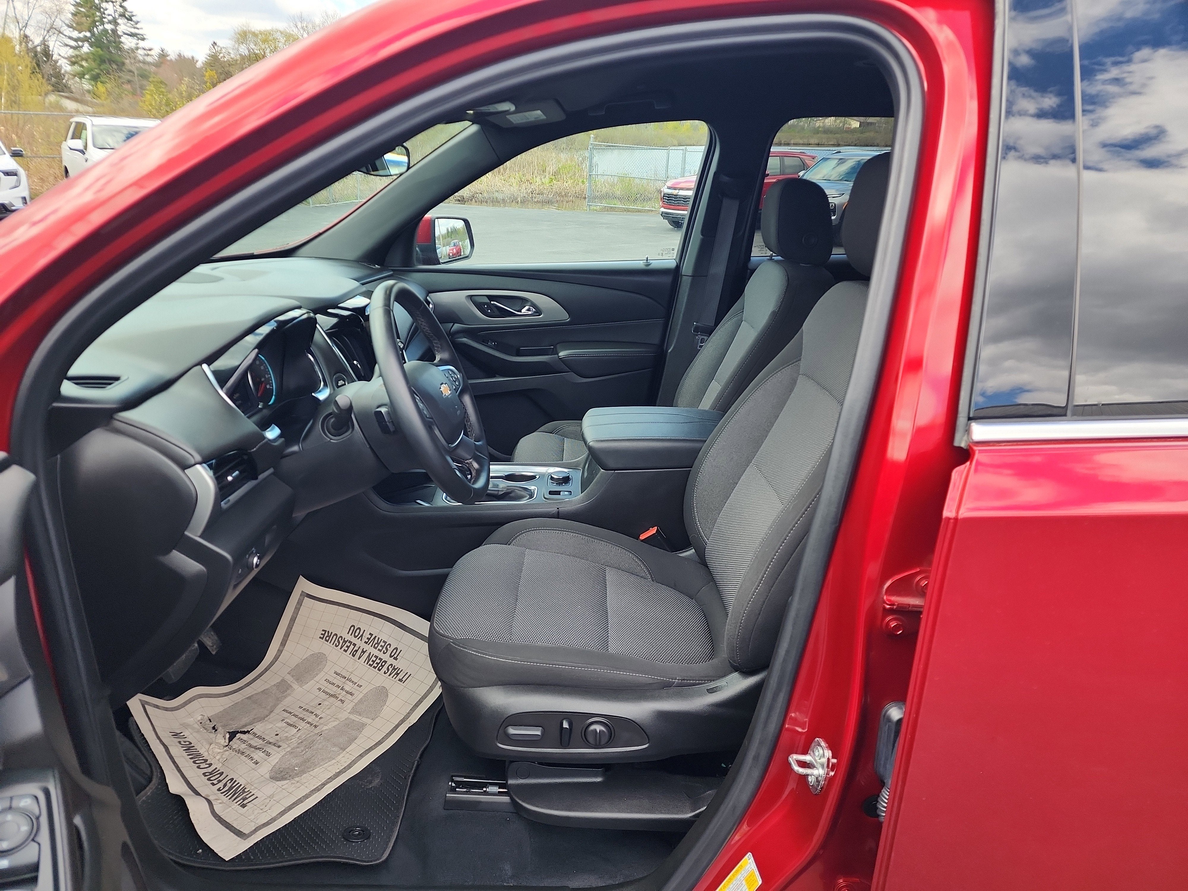 2023 Chevrolet Traverse LT Cloth