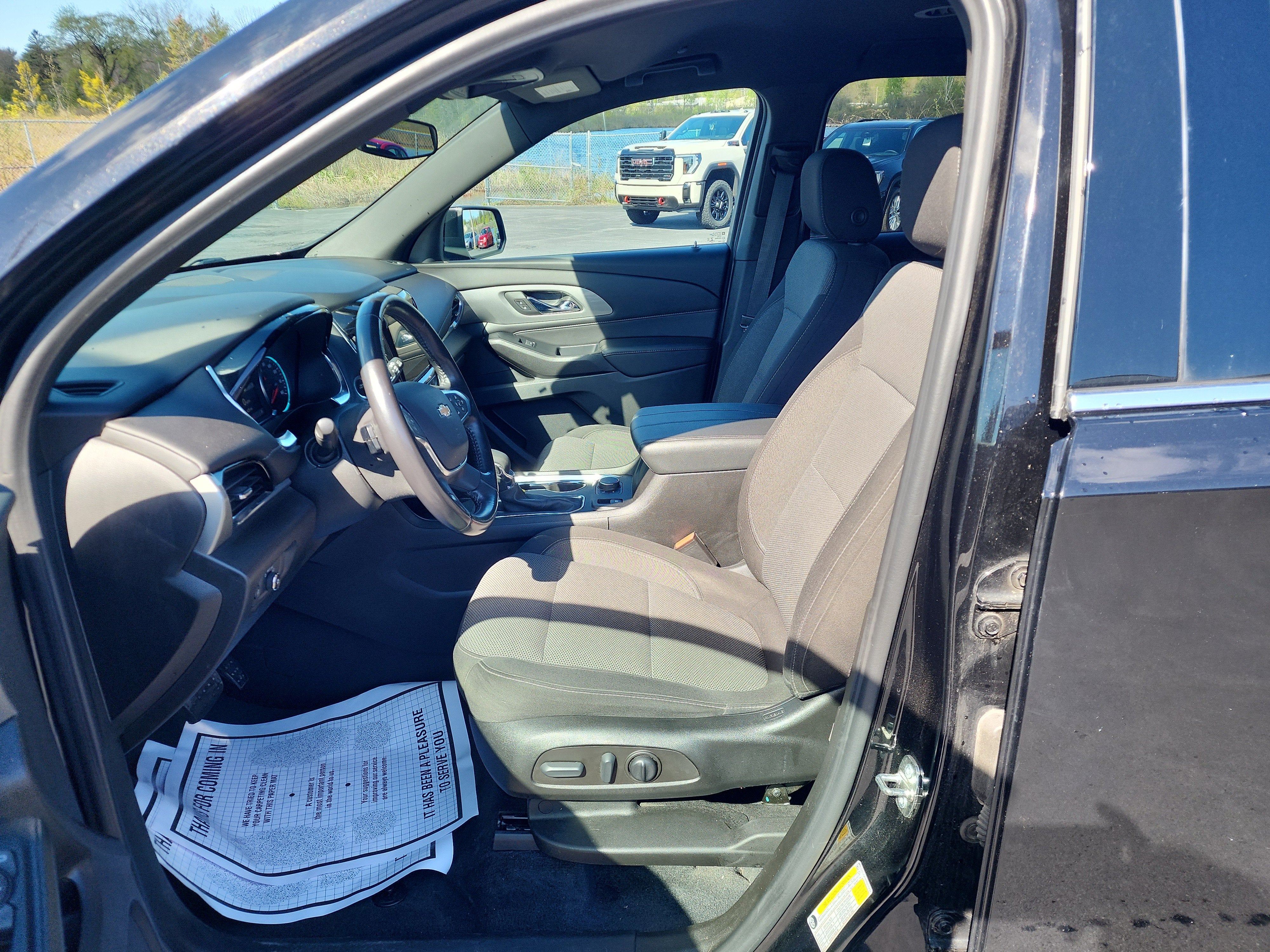 2022 Chevrolet Traverse LT Cloth