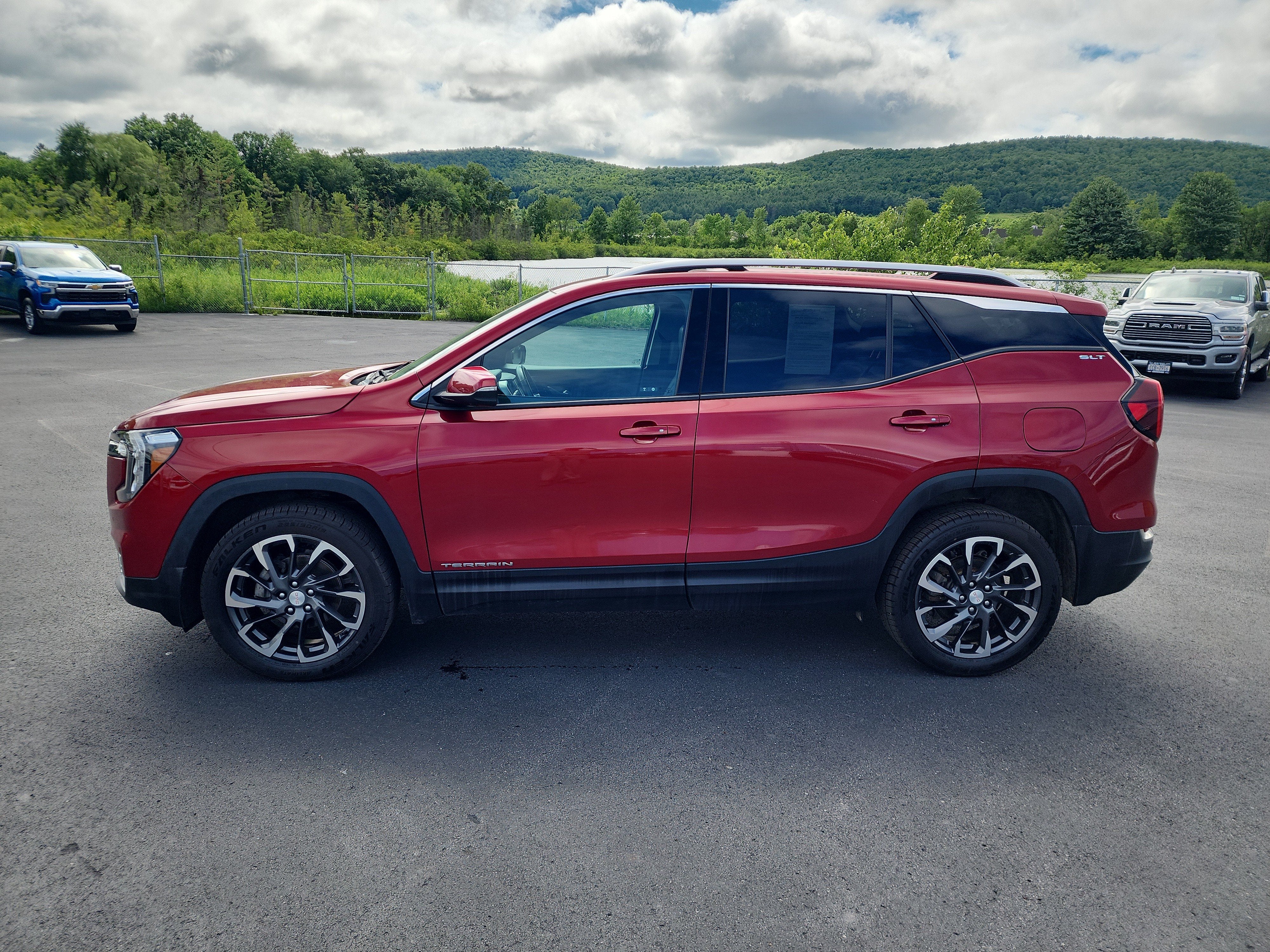 2022 GMC Terrain SLT