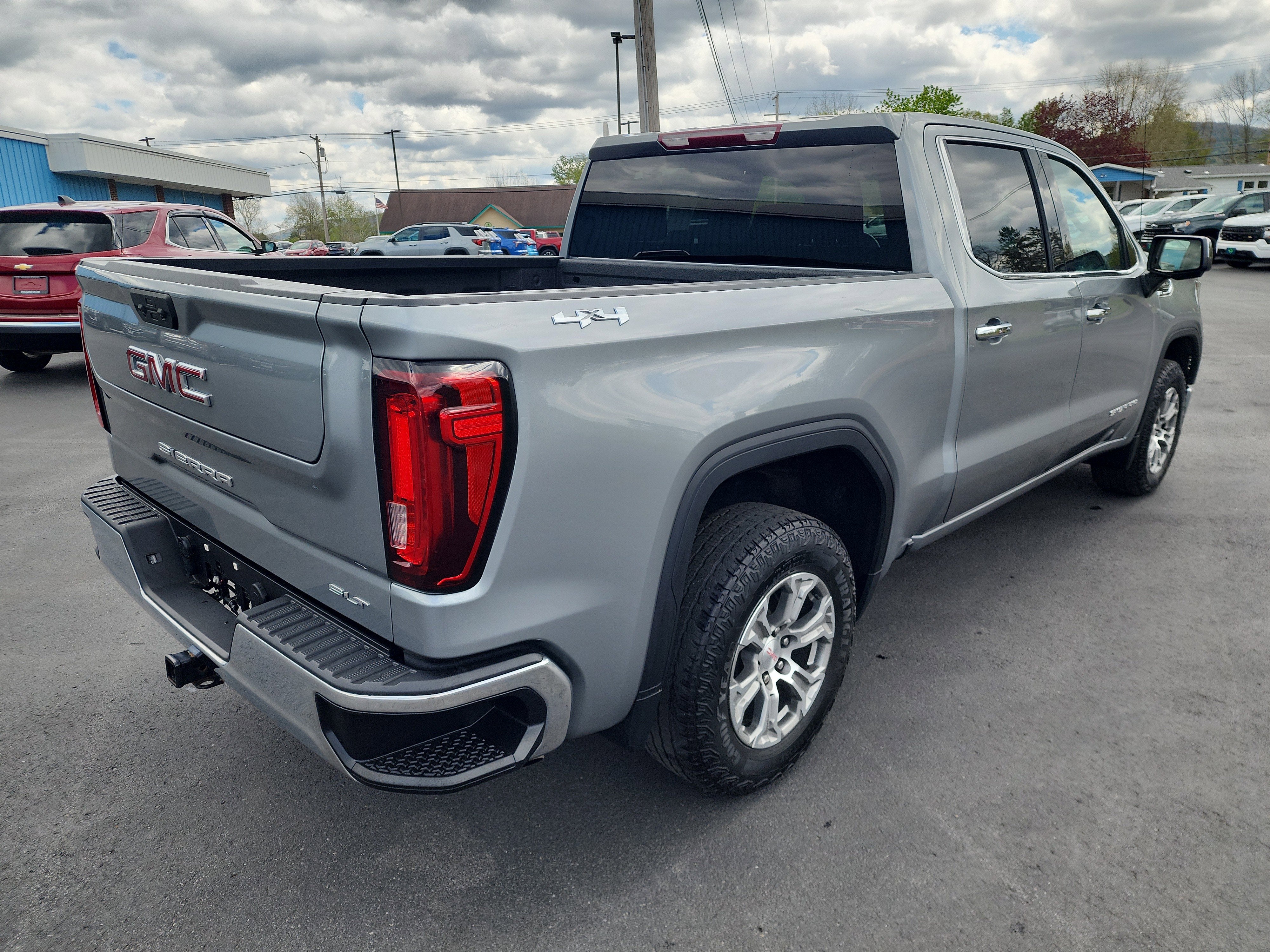 2024 GMC Sierra 1500 SLT