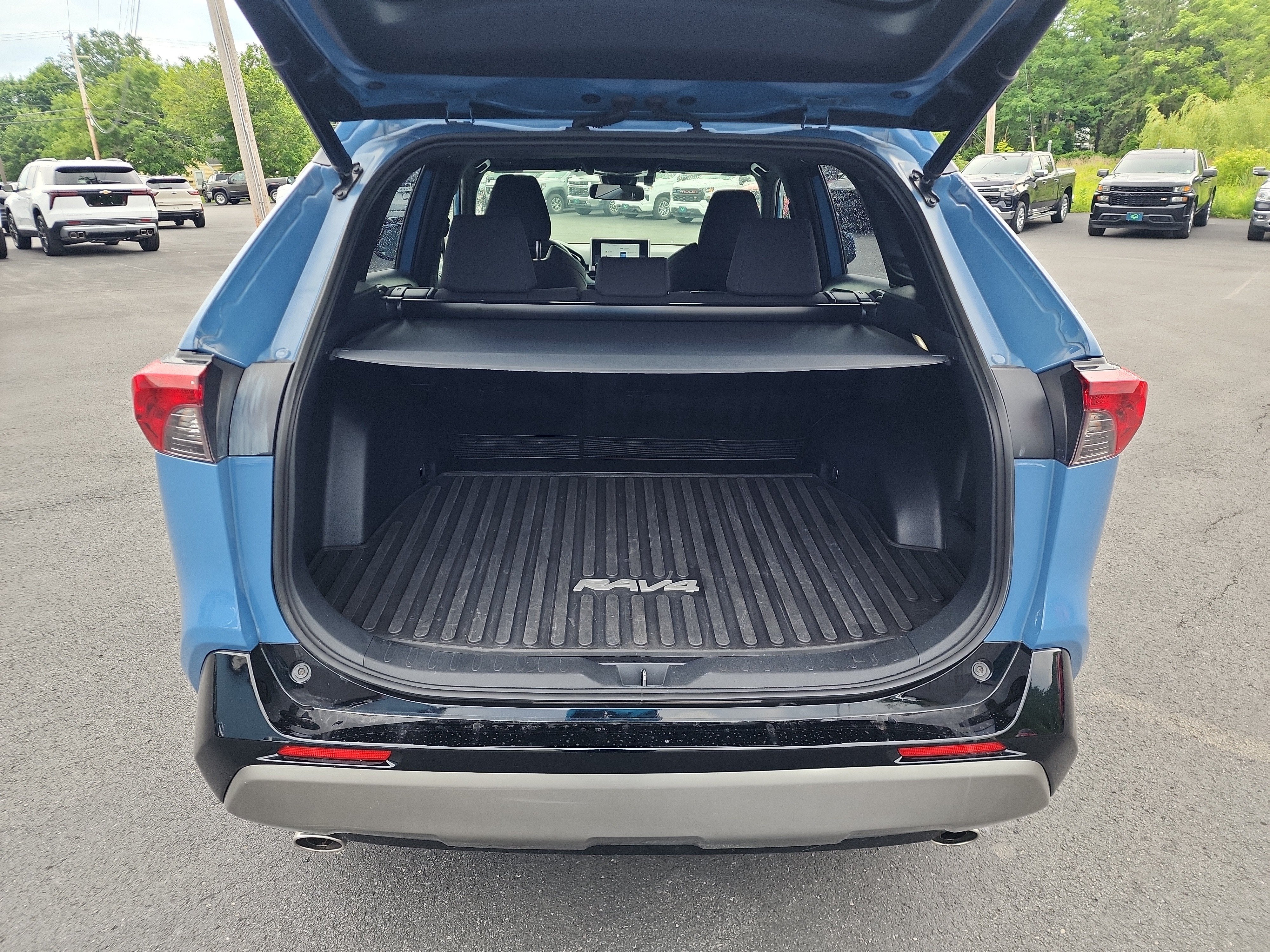 2023 Toyota RAV4 Hybrid SE