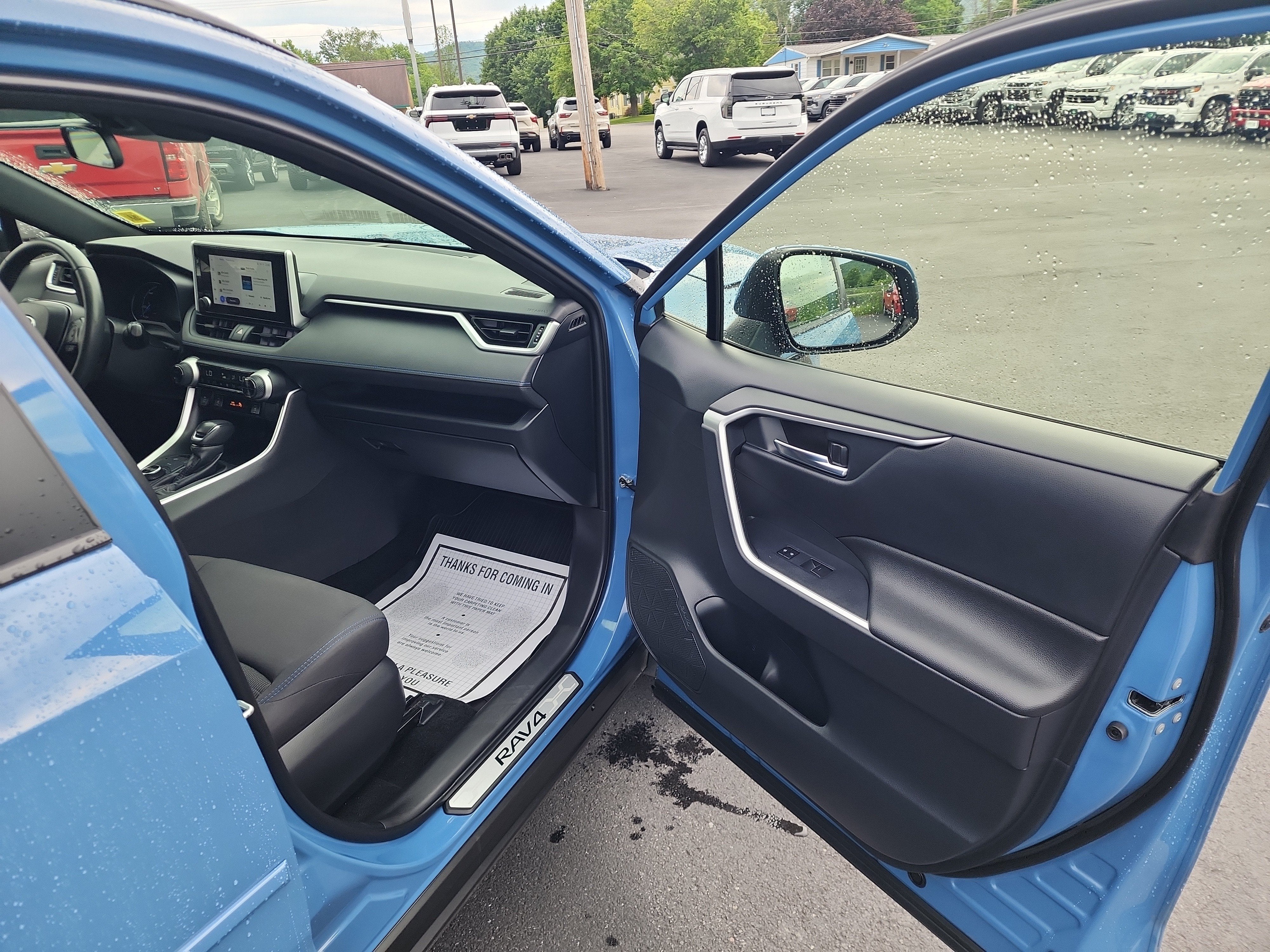 2023 Toyota RAV4 Hybrid SE