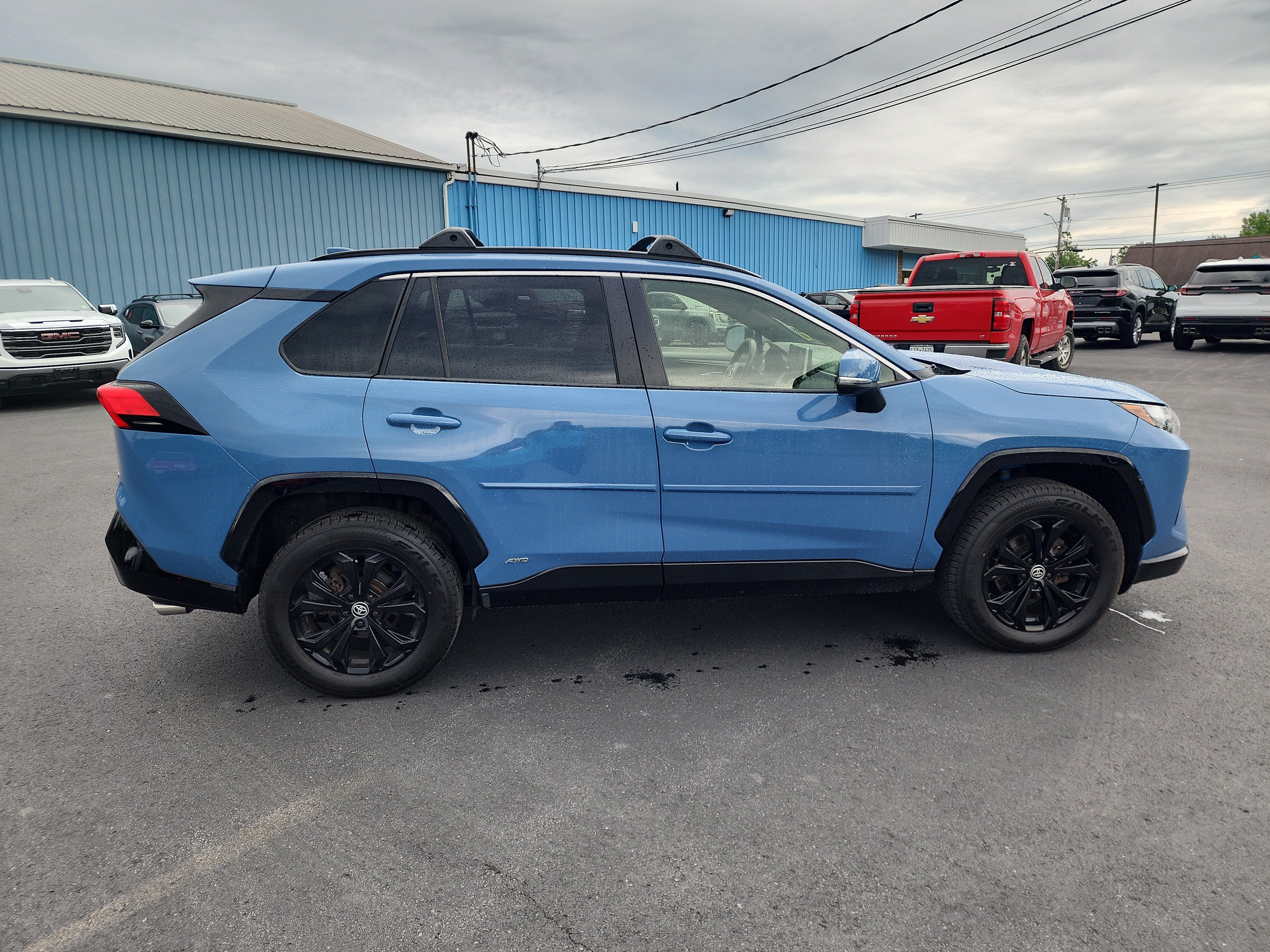 2023 Toyota RAV4 Hybrid SE